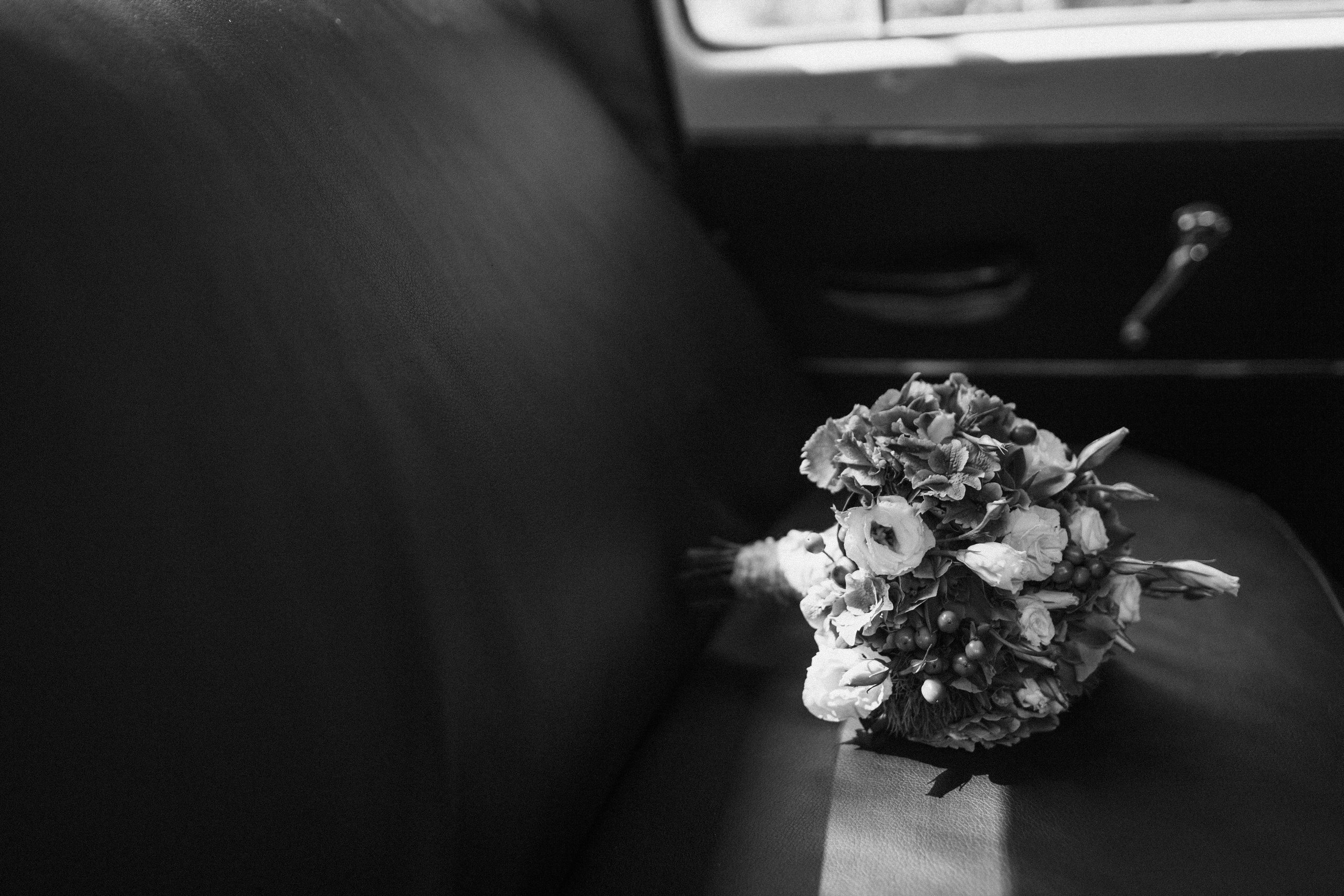 Артемий и Женя. Прокат Аренда ретро автомобилей Волга ГАЗ 21  Кострома