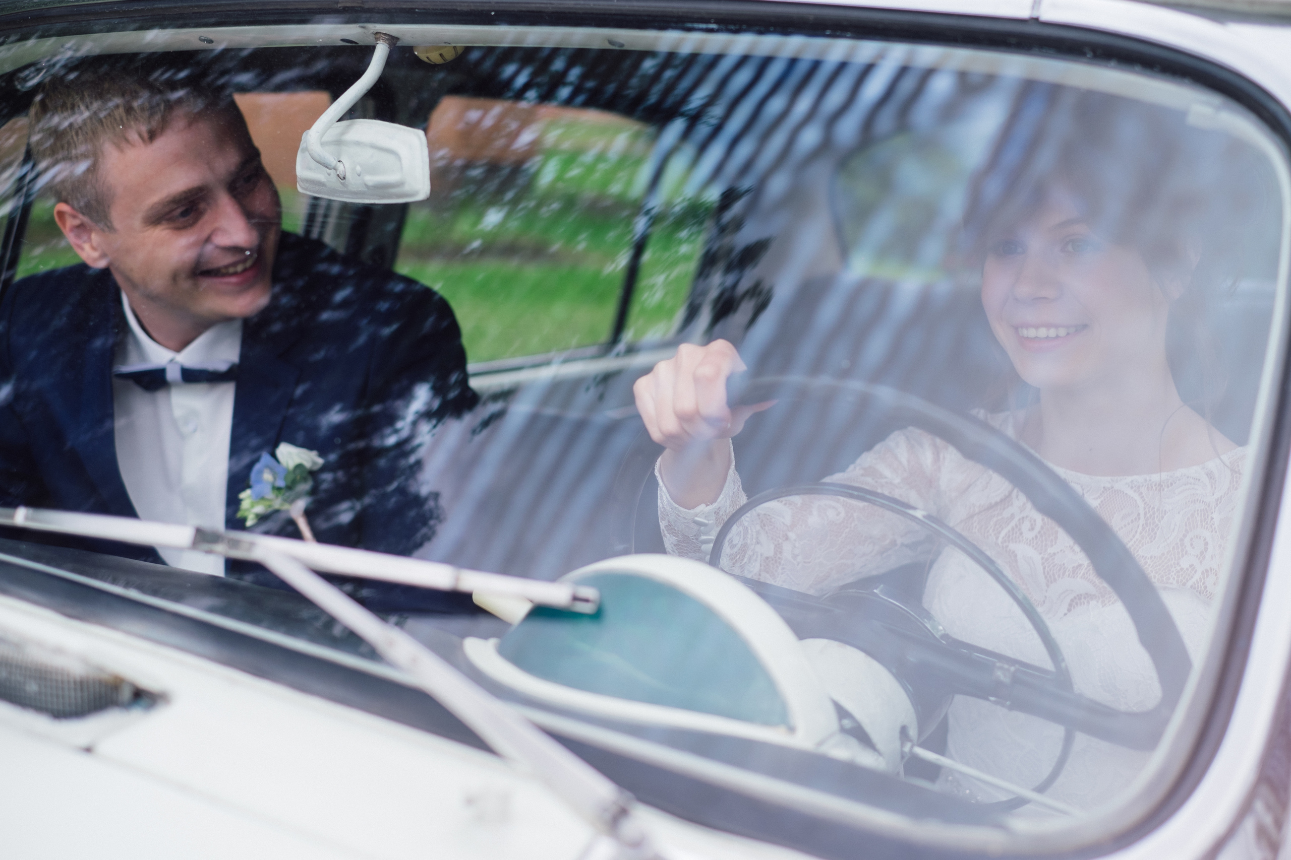 Евгений и Полина. Прокат Аренда ретро автомобилей Волга ГАЗ 21  Кострома