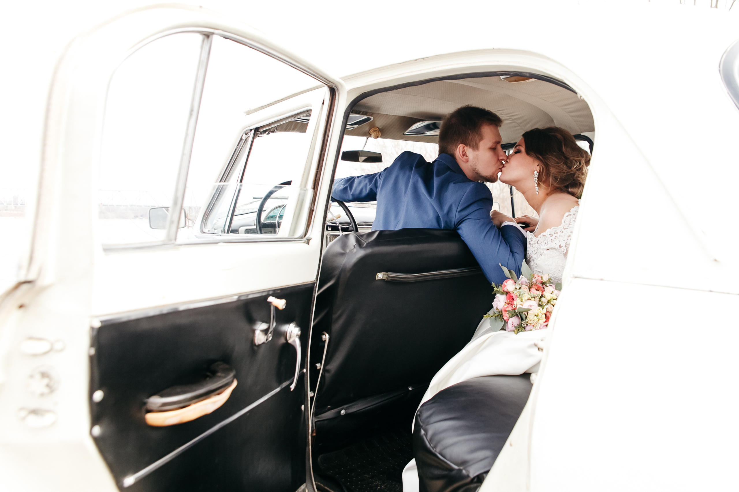 Яна и Алексей. Прокат Аренда ретро автомобилей Волга ГАЗ 21  Кострома