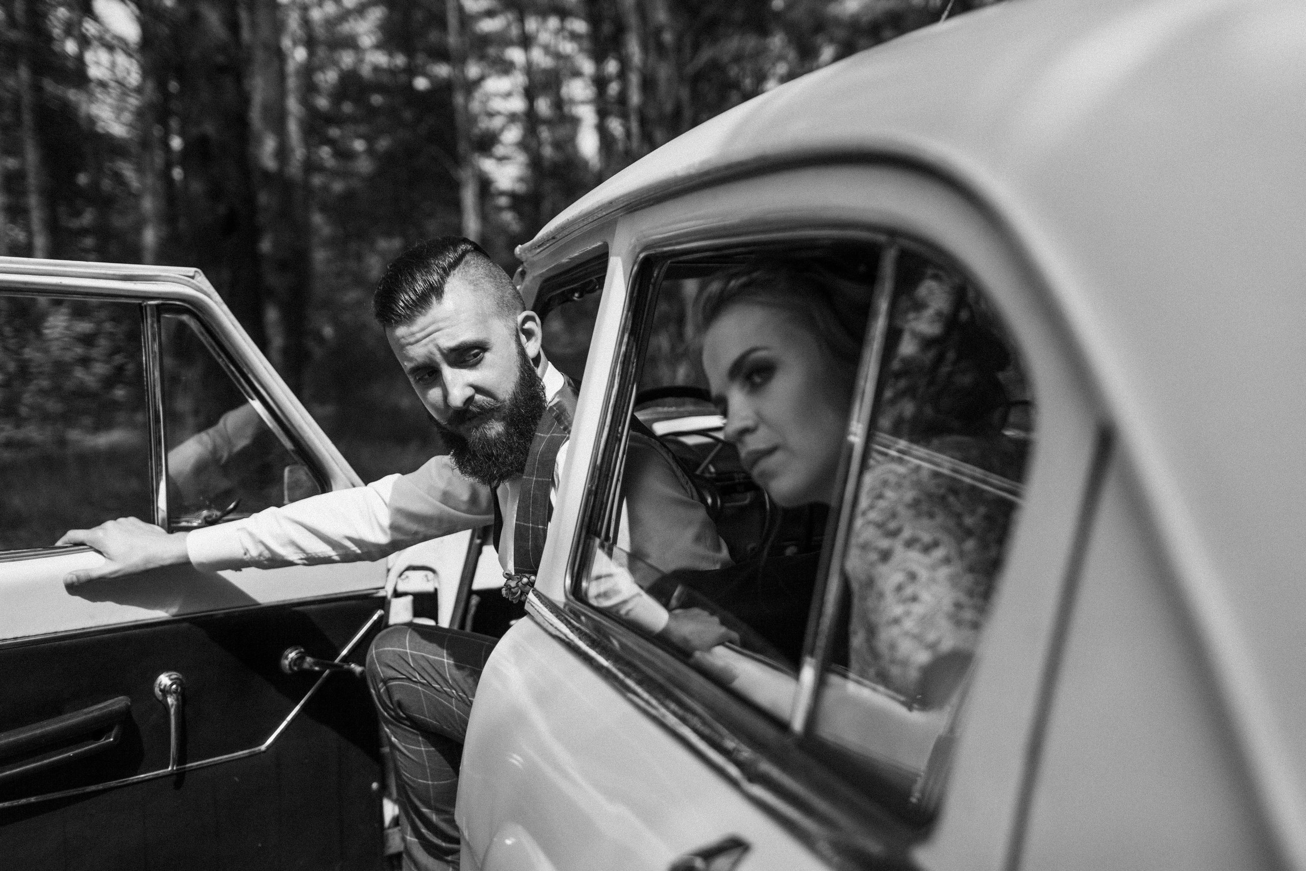 Артемий и Женя. Прокат Аренда ретро автомобилей Волга ГАЗ 21  Кострома