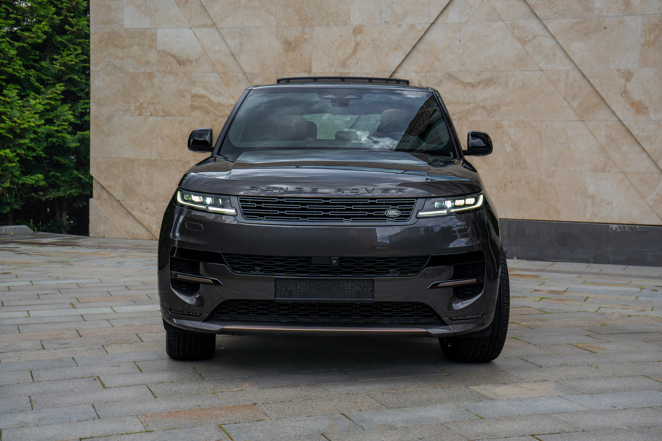 Range Rover Sport 2026. Автомобильный фотограф Ногинск Денис Городок