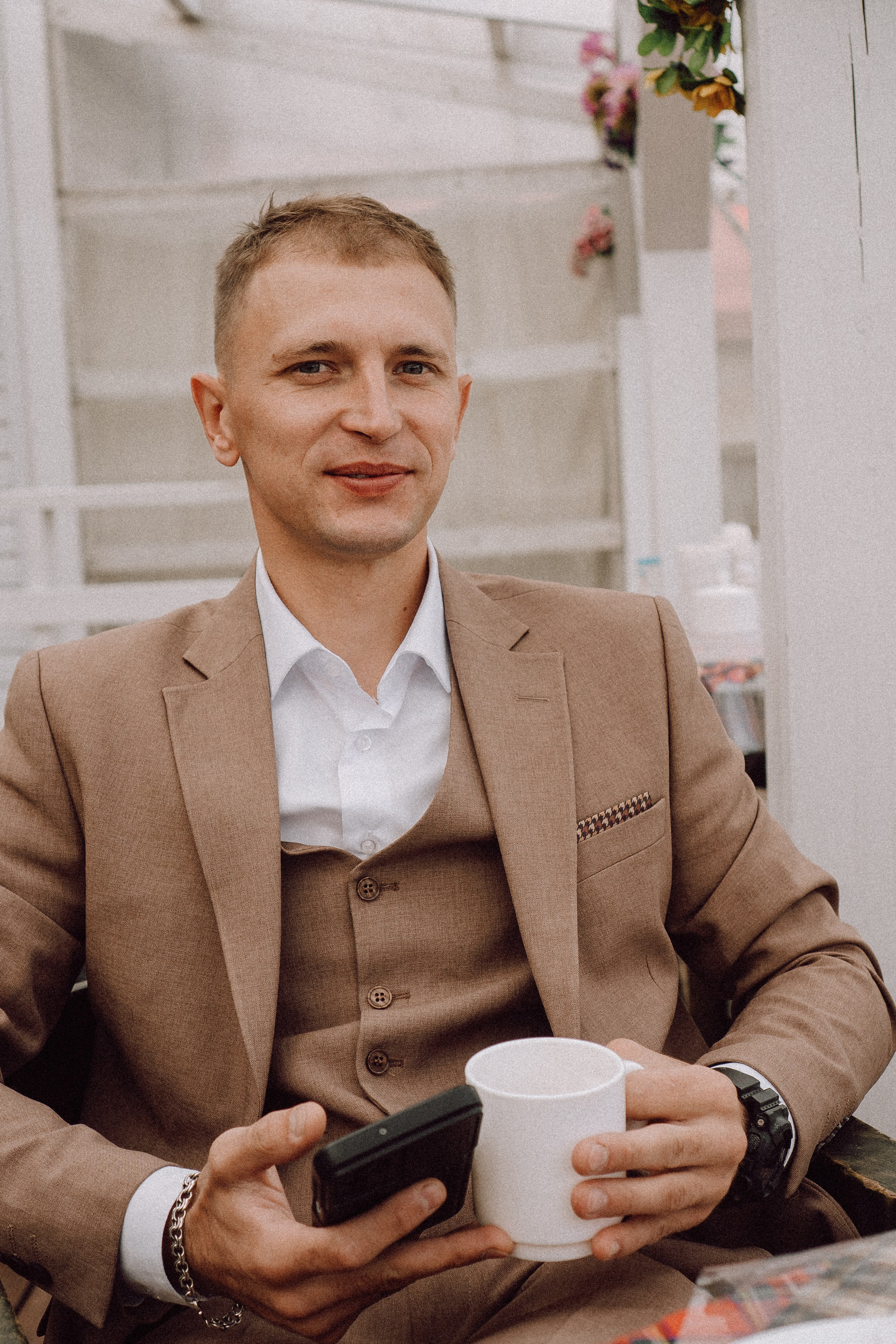 СВАДЕБНАЯ ФОТОСЕССИИЯ ПАРЫ В ГОРОДЕ ПРИОЗЕРСК В СОСНОВОМ ЛЕСУ И С ПИКАПОМ. Профессиональный фотограф, Санкт-Петербург — Виктория Богомолова