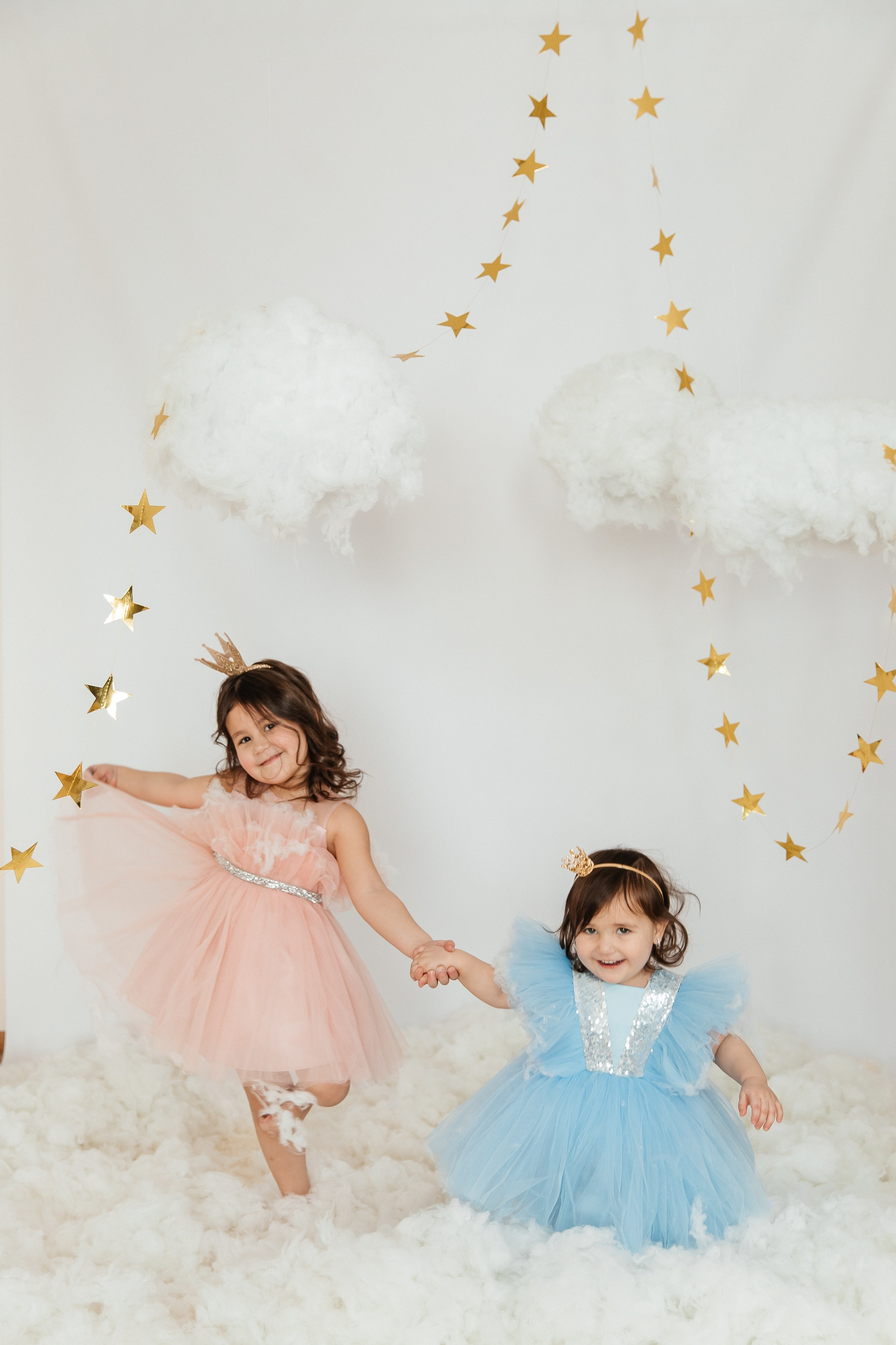 Маюша и Милаша в облаках. Воронистая Анастасия. Фотограф Якутия, Томпонский район