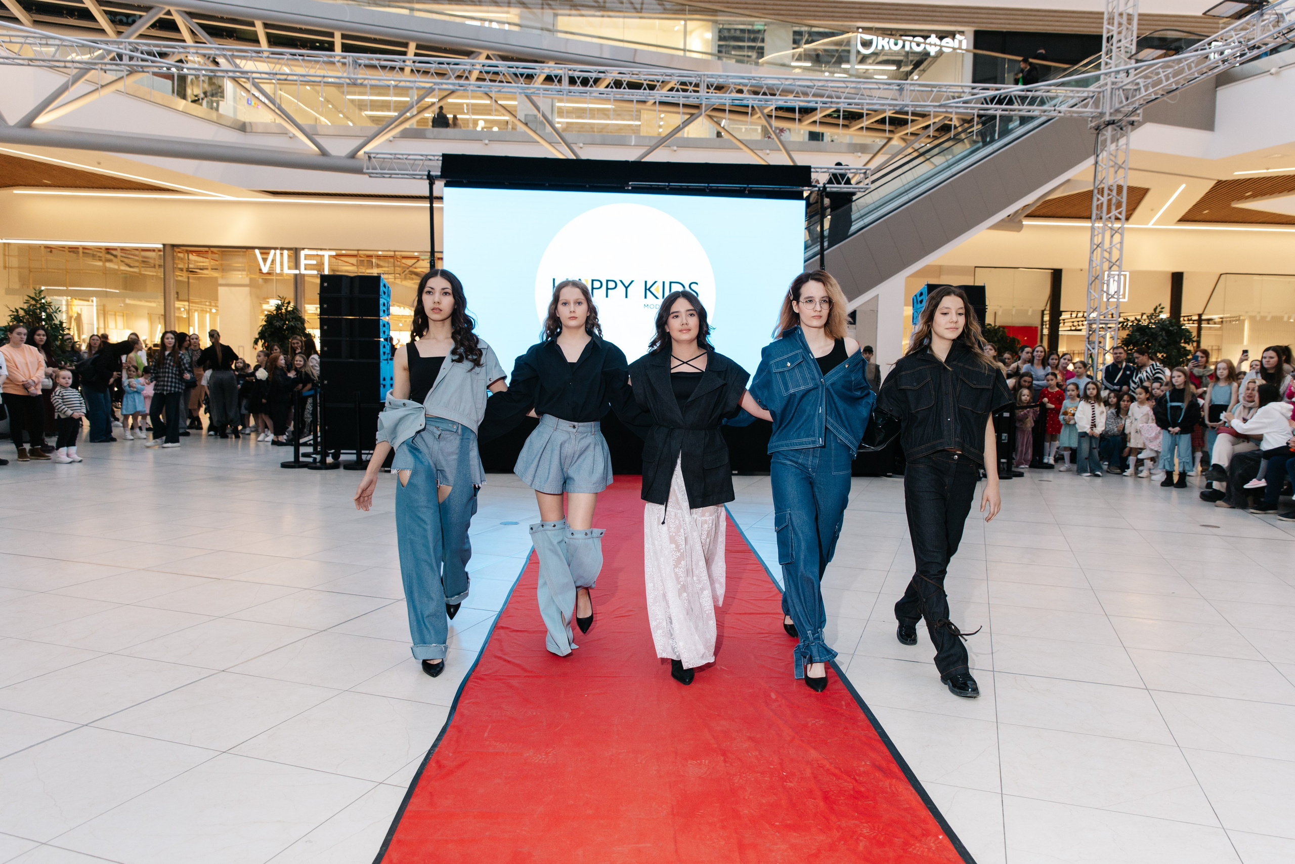 Показ HAPPY KIDS. Анна Таркина