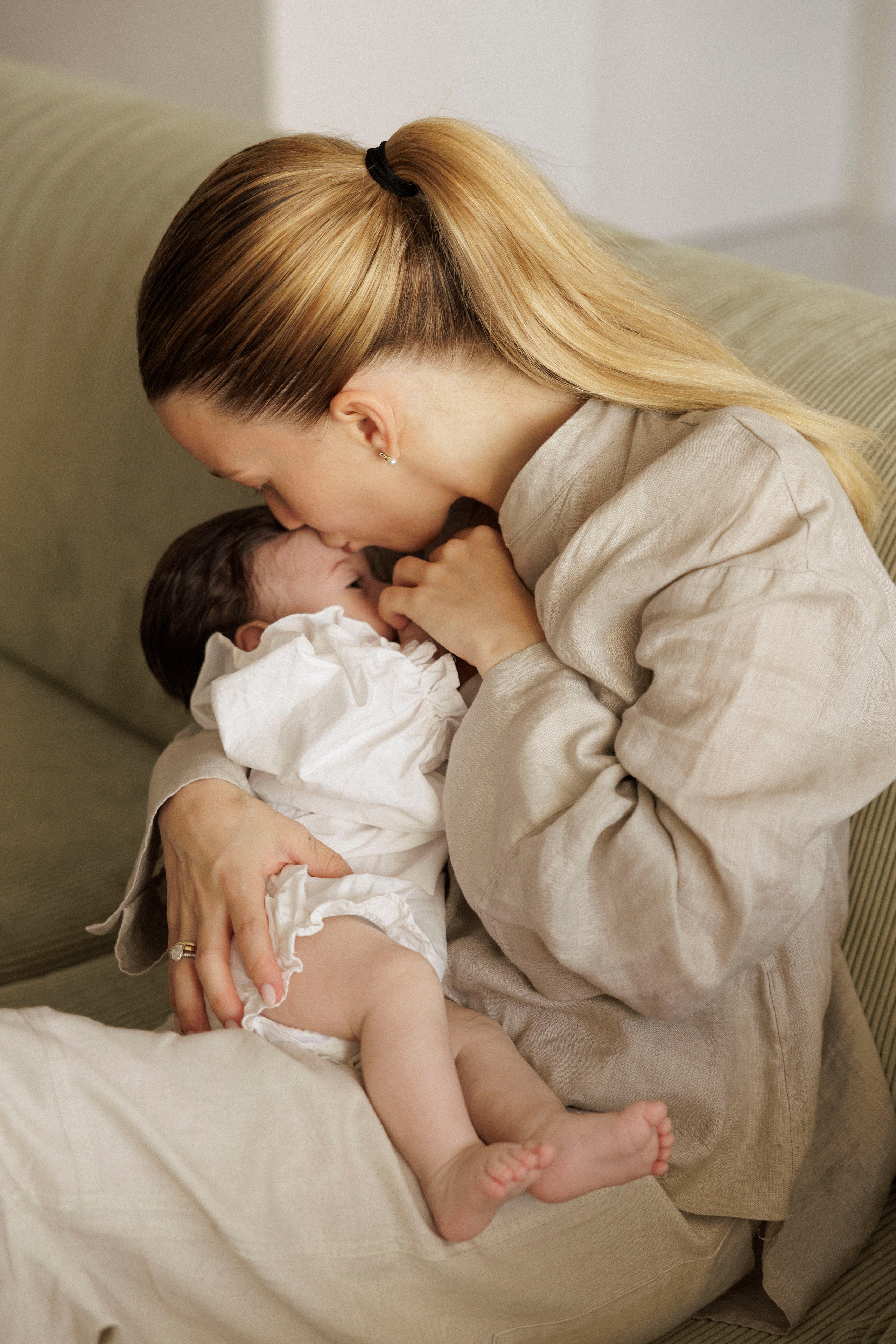 New born family photoshoot at home. Wedding and family photographer