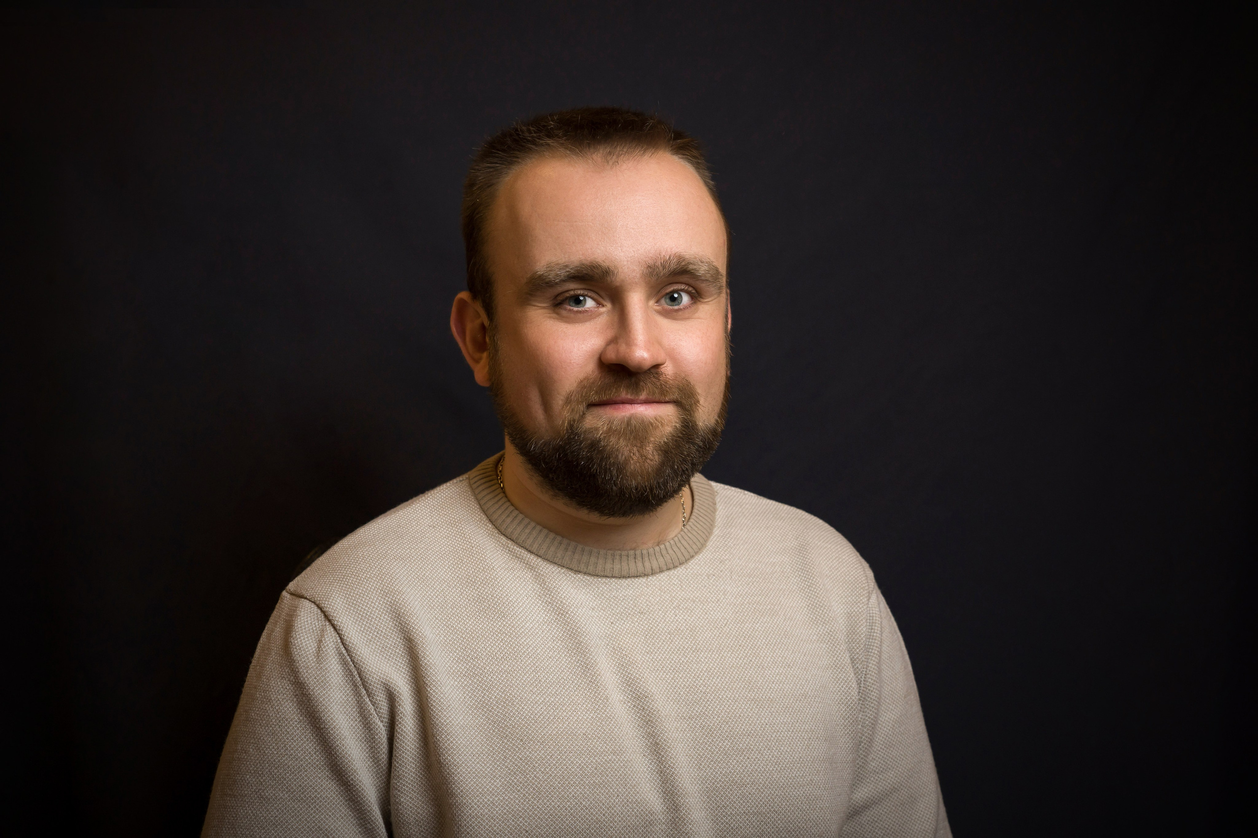 Портрет сотрудника. Фотограф в Санкт-Петербурге. Репортажная и все съёмки для бизнеса