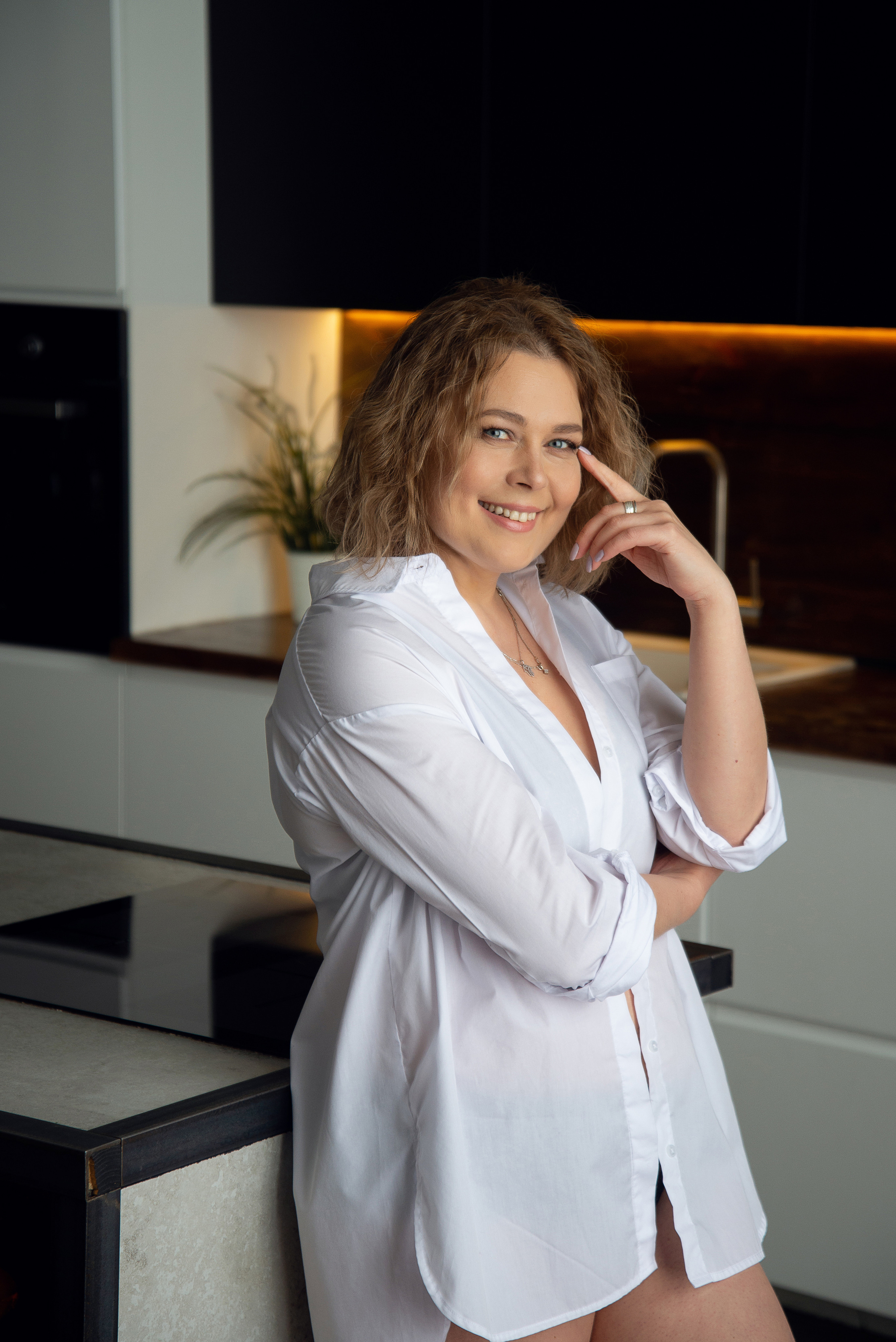 Девушка в белой рубашке, фотосессия в белье студийная. СПБ. Женский фотограф Санкт-Петербург Александра Колий