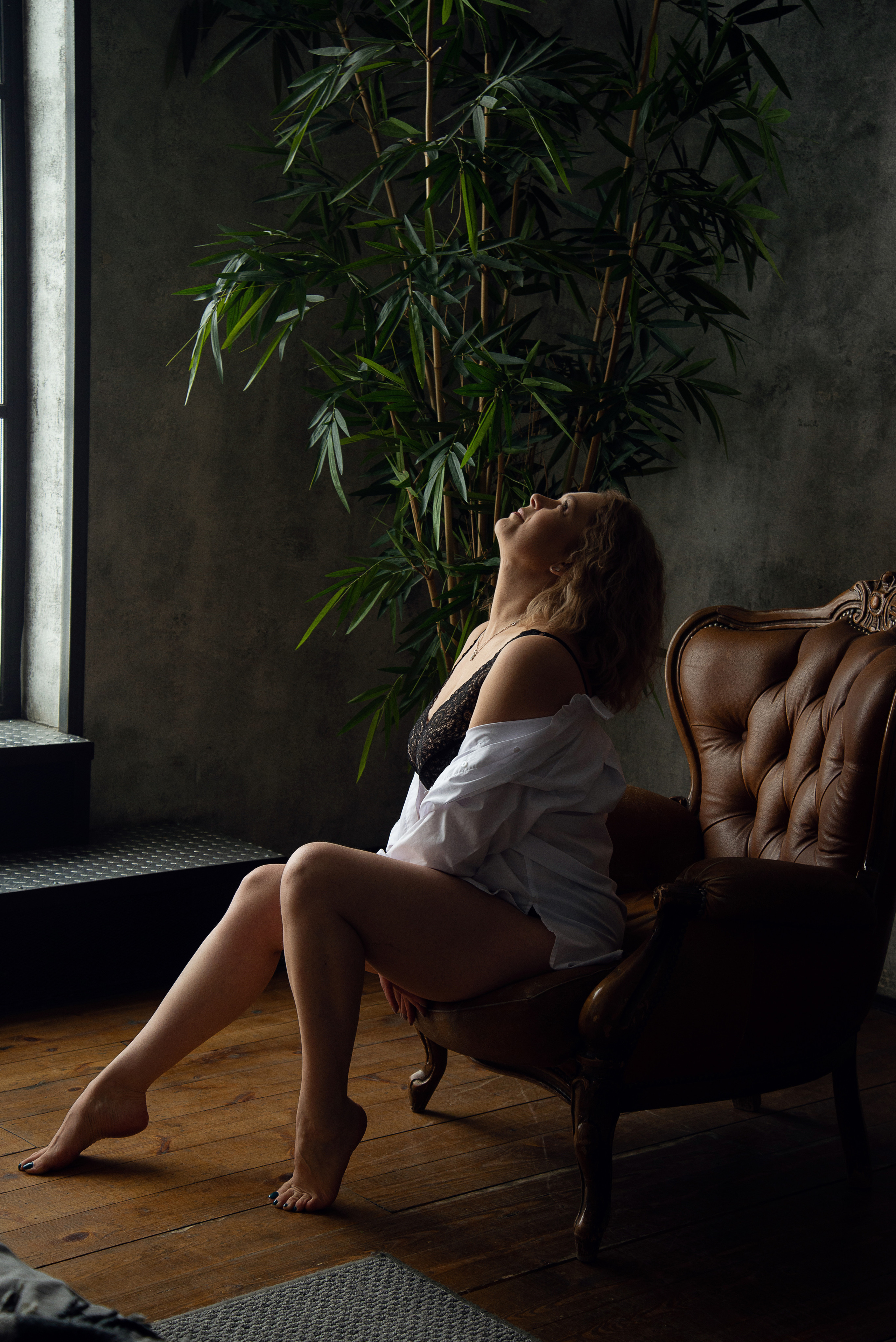 Девушка в белой рубашке, фотосессия в белье студийная. СПБ. Женский фотограф Санкт-Петербург Александра Колий