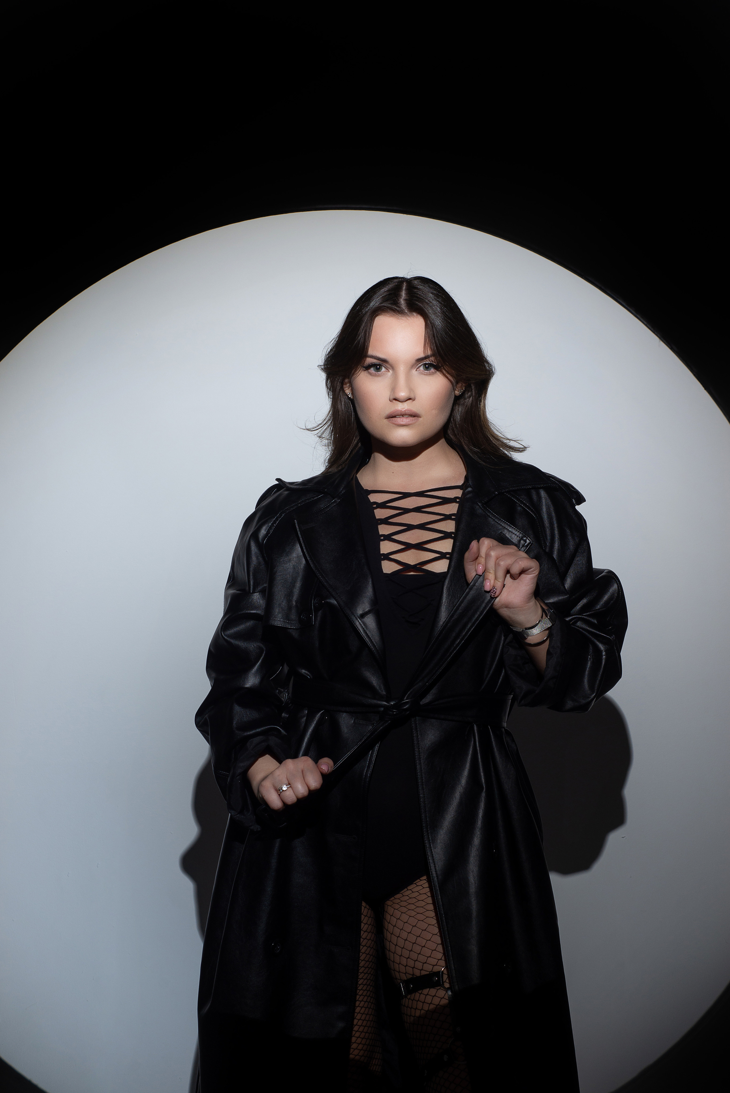 Спб.Фотосессия на циклораме с цветными фильтрами и маской гобо. Женский фотограф Санкт-Петербург Александра Колий