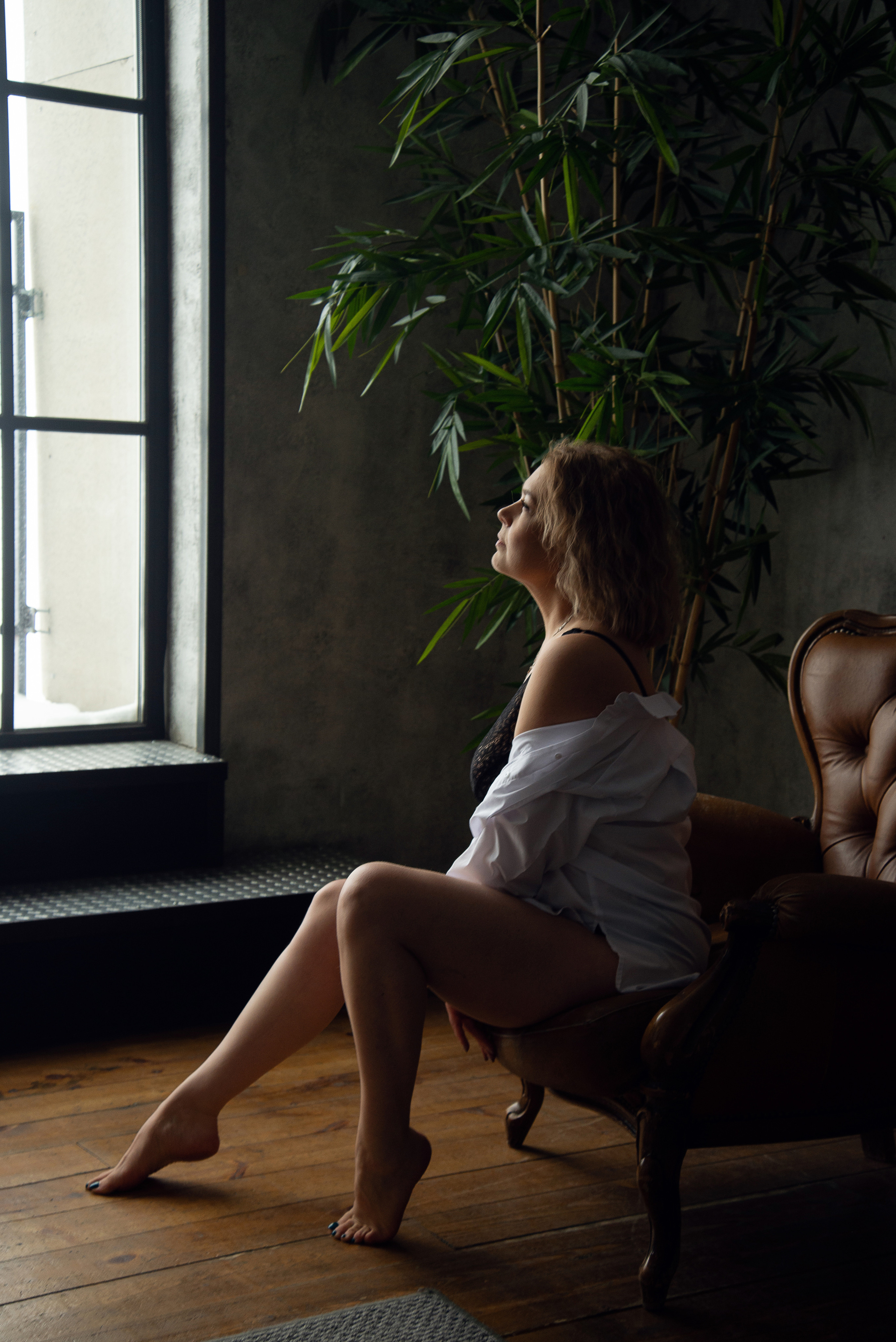 Девушка в белой рубашке, фотосессия в белье студийная. СПБ. Женский фотограф Санкт-Петербург Александра Колий