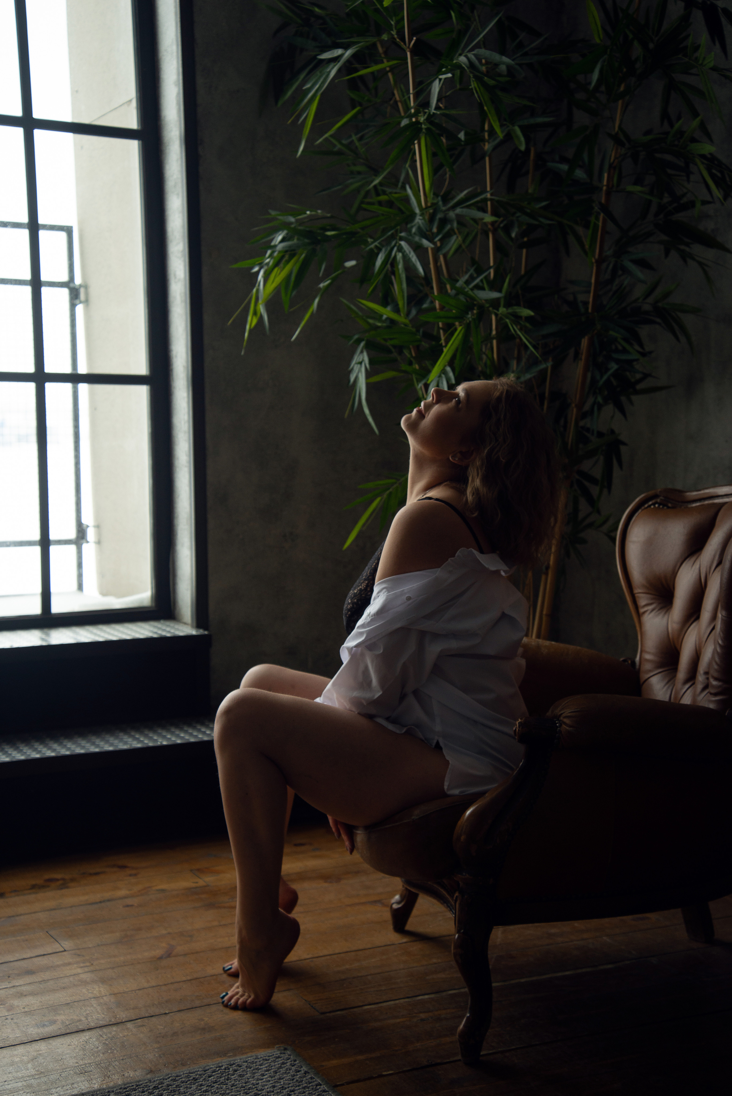 Девушка в белой рубашке, фотосессия в белье студийная. СПБ. Женский фотограф Санкт-Петербург Александра Колий