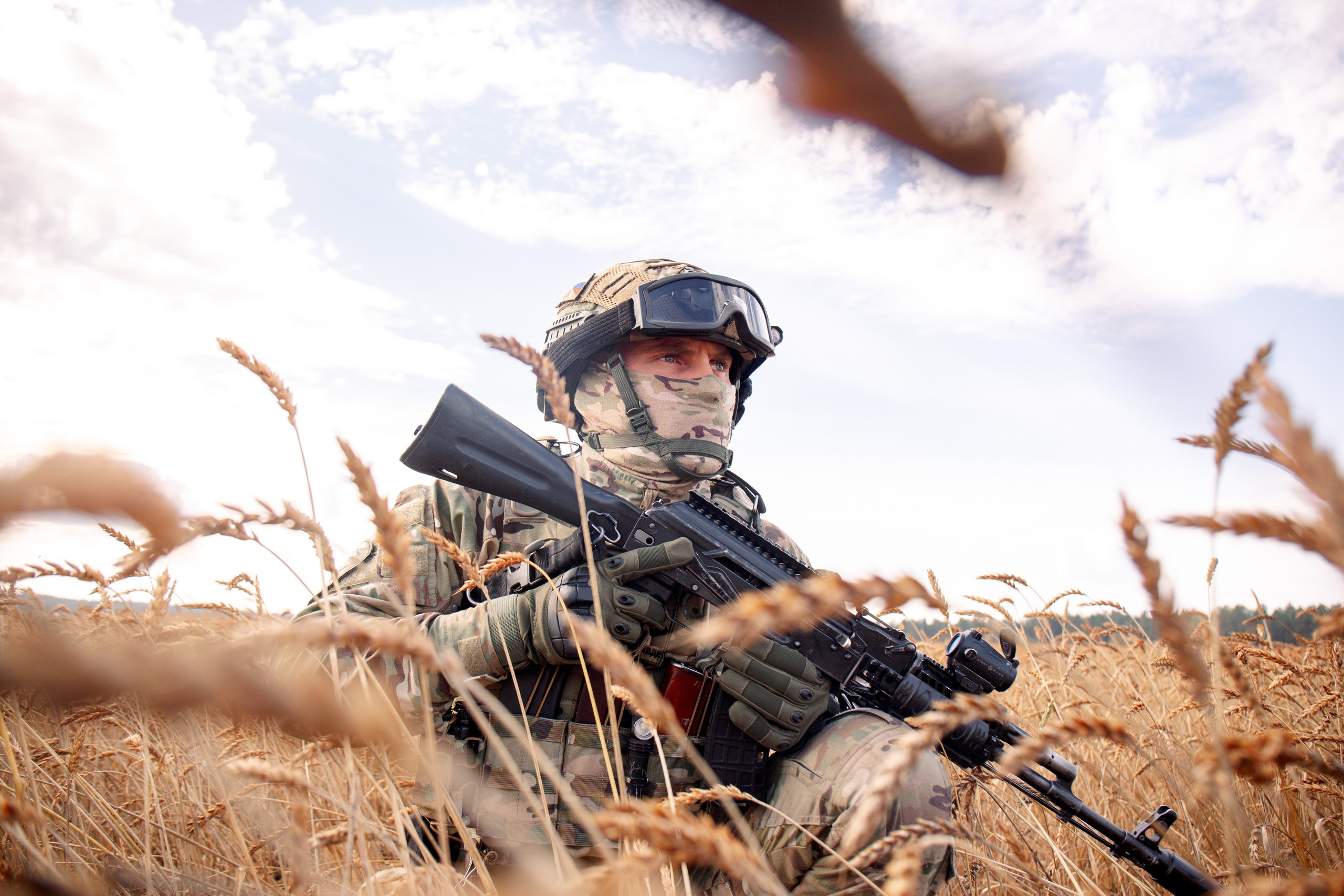 Поле. Для тех, кто не ждёт удачи, а создаёт её. Каждая фотосессия — это твой момент, твой стиль, твой успех. 📸