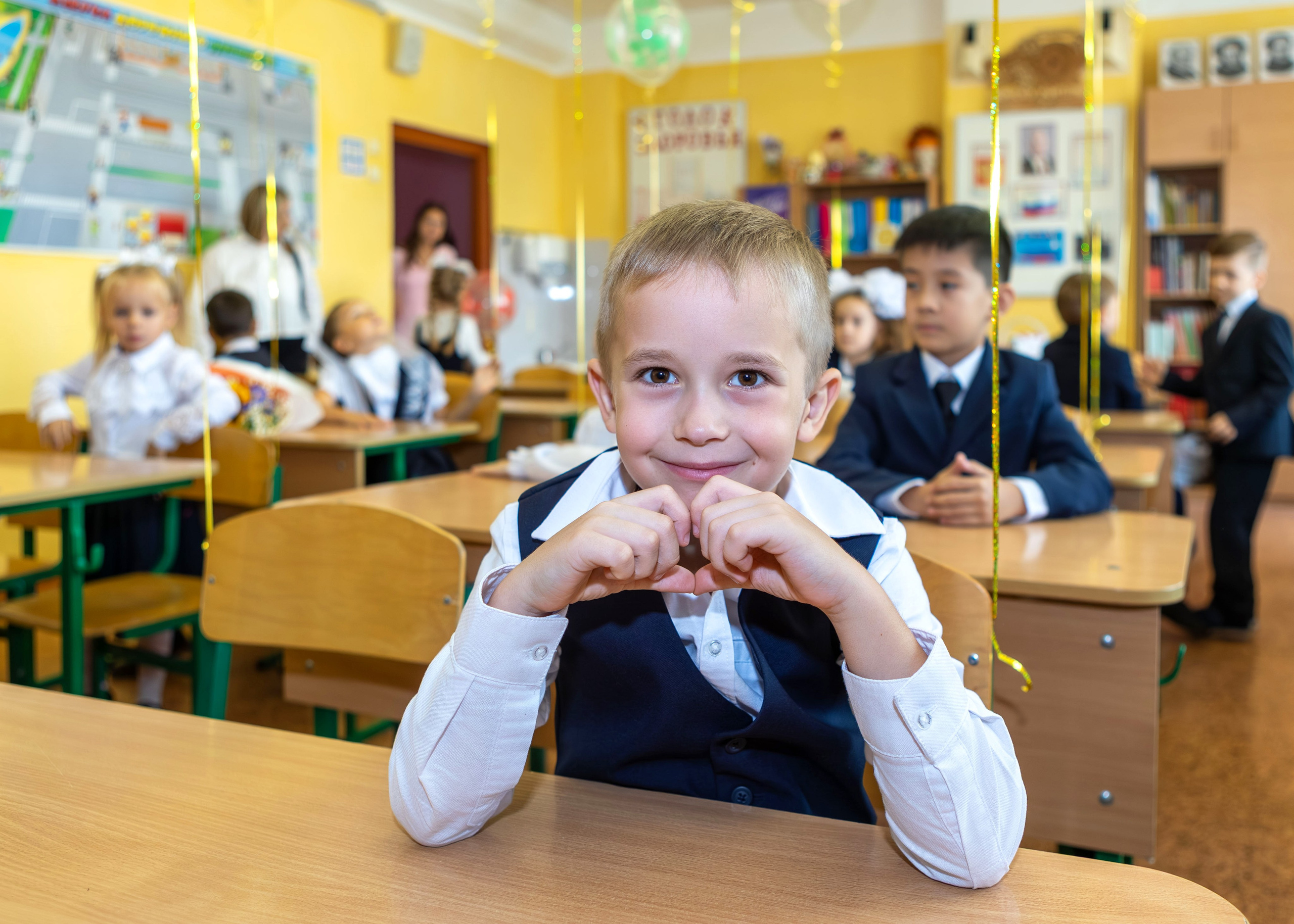 Первый школьный день 1М, школа № 30. Выпускные альбомы для школы и детского сада — школьный фотограф Подольск, Троицк, Щербинка, Москва