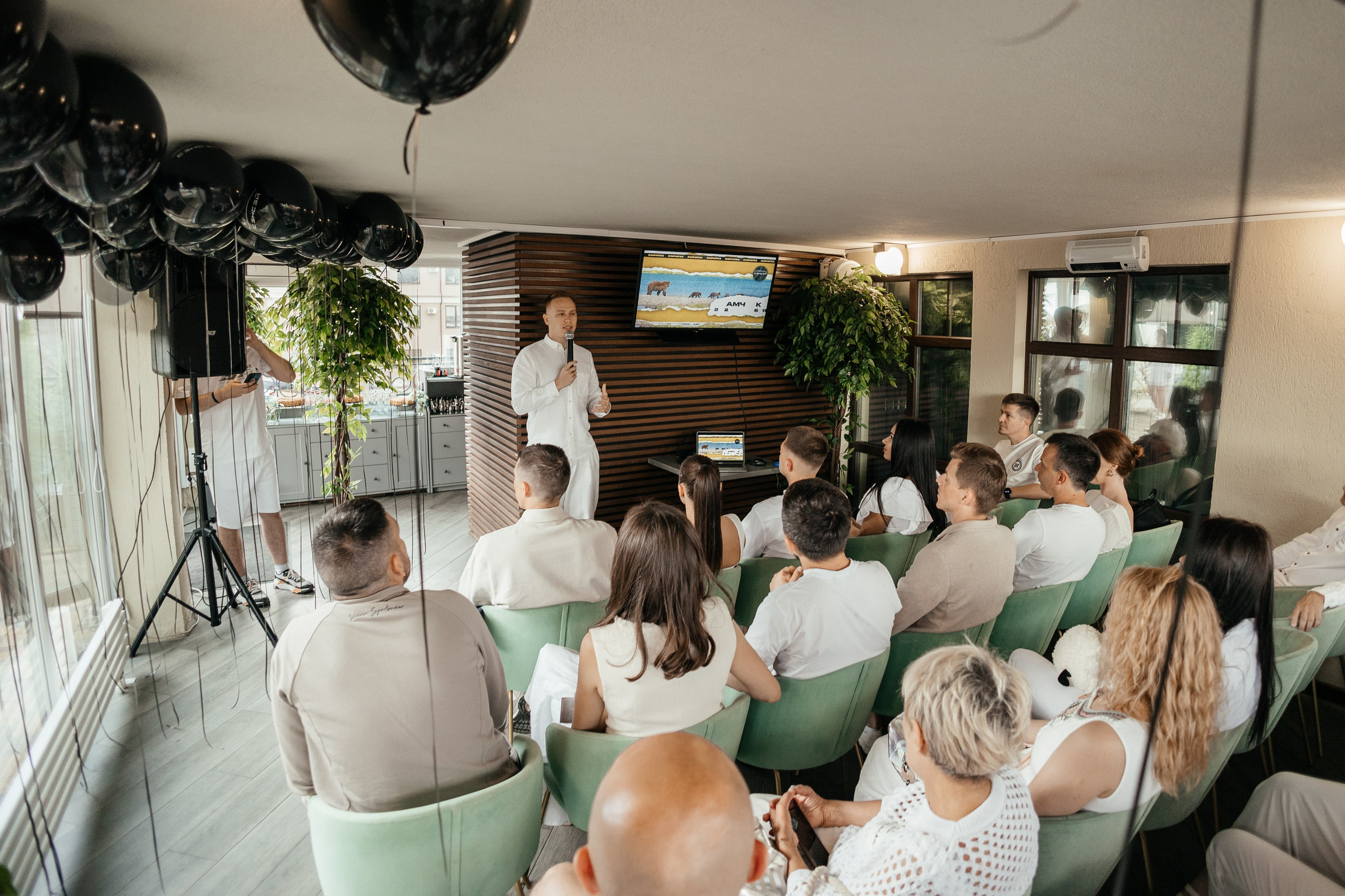 СЭНСЭЙ — бизнес клуб. Портретный и репортажный фотограф в Казани Максим Сипачев