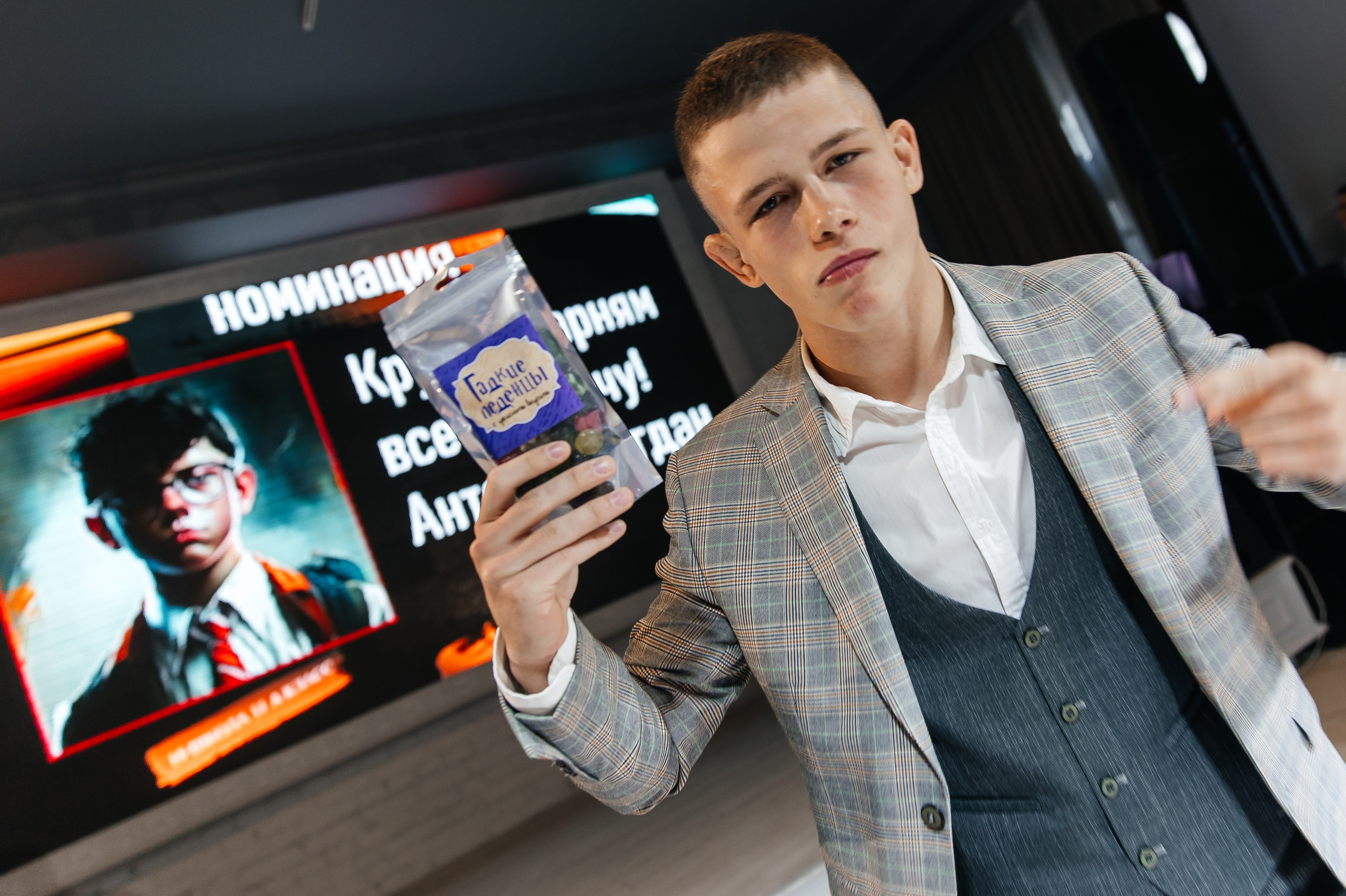 2023-06-23 Выпускной МБОУ СОШ № 10. Фотограф в Красноярске