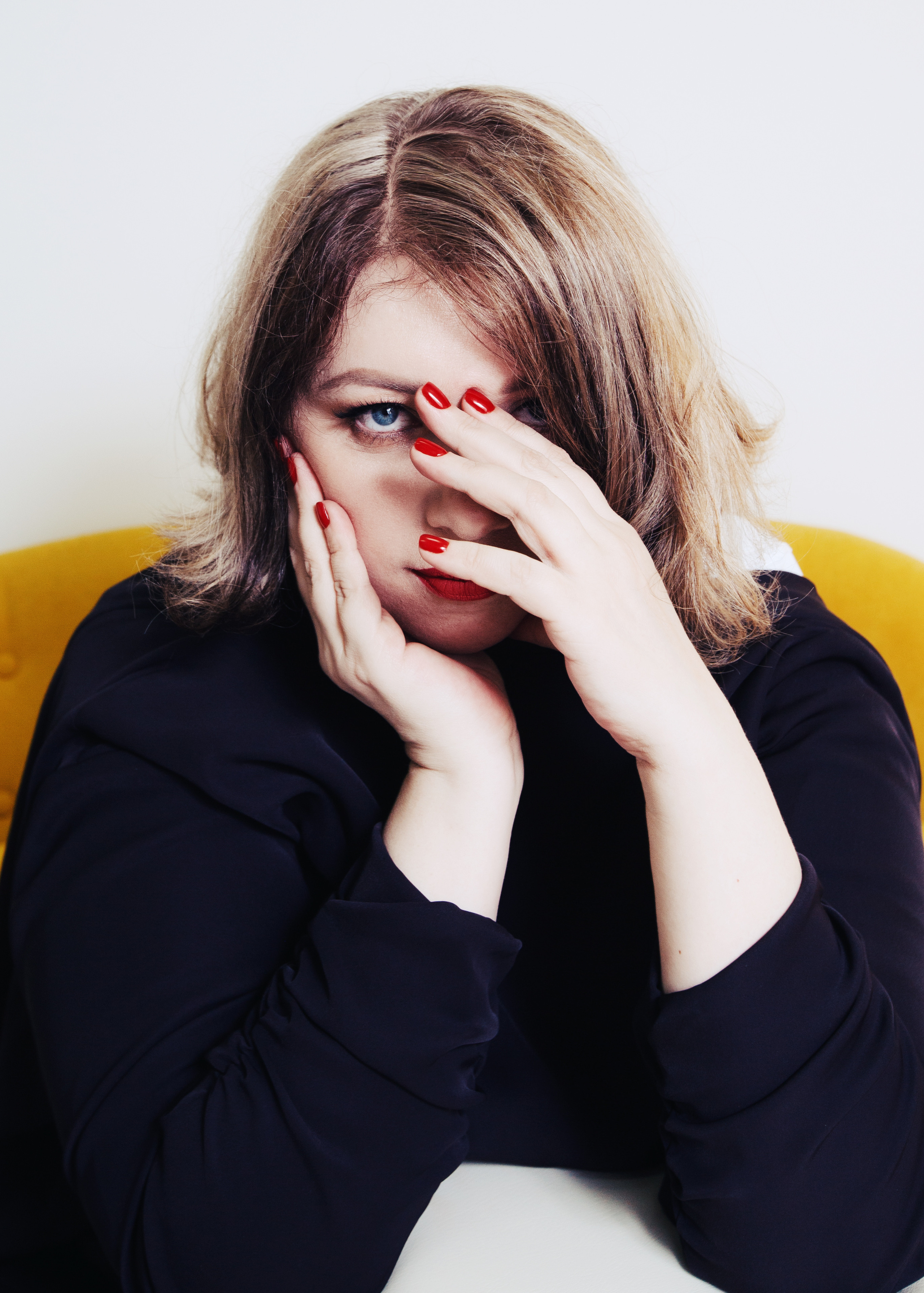 Анна с лазером. Спасибо за проявленный интерес к моему творчеству! Меня зовут Россохат