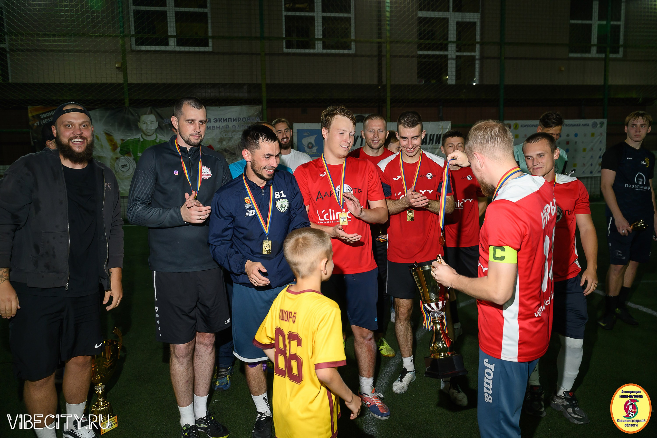 ФИНАЛЬНЫЕ ИГРЫ КУБКА МИНИ-ФУТБОЛЬНОЙ ЛИГИ И КУБКА КОРПОРАТИВНОЙ МФЛ 2025. VIBECITY.RU Вайб Сити Ру Фоторепортажи Фотоотчеты Калининград