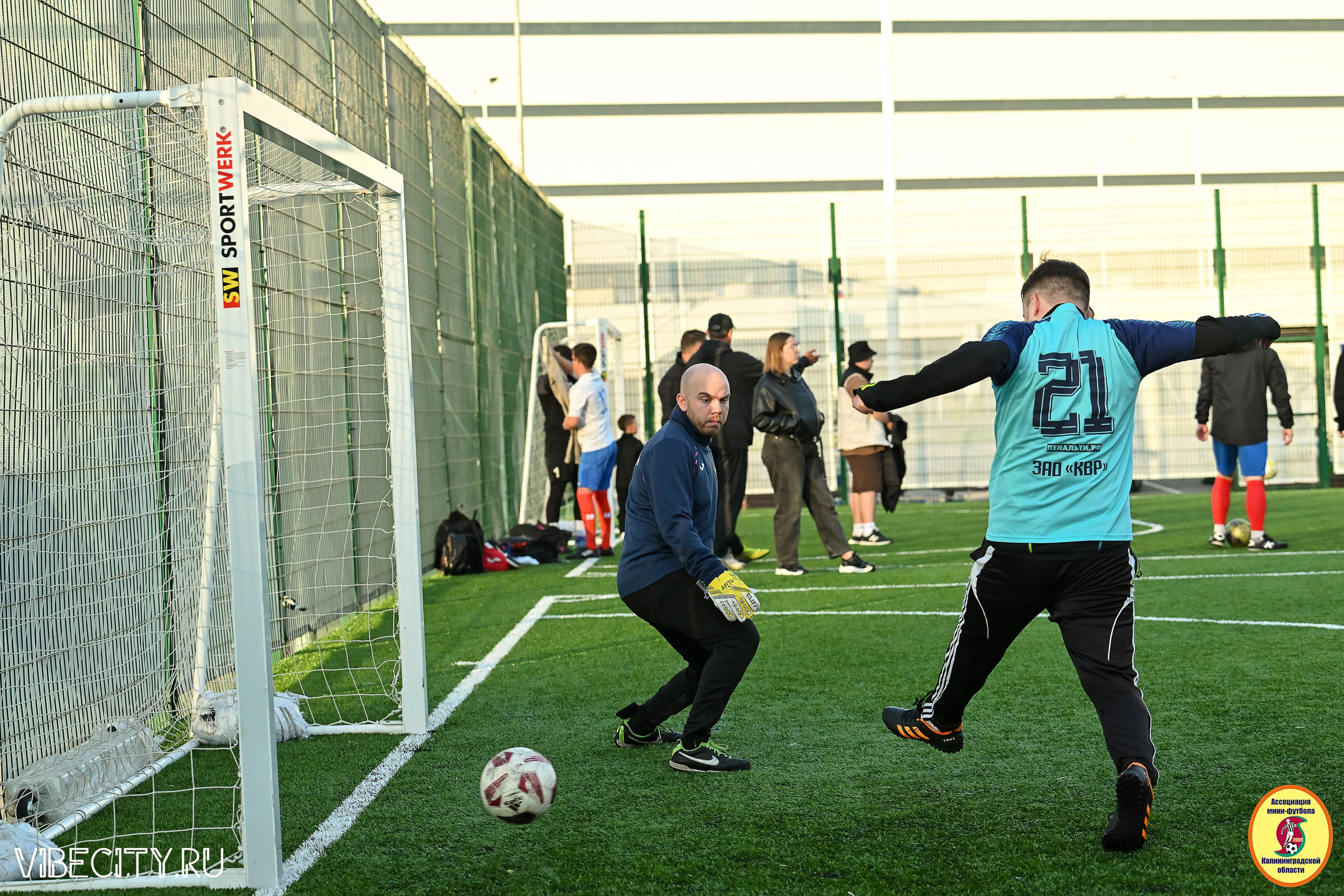 ИГРЫ МИНИ-ФУТБОЛЬНОЙ И КОРПОРАТИВНОЙ ЛИГИ. VIBECITY.RU Вайб Сити Ру Фоторепортажи Фотоотчеты Калининград