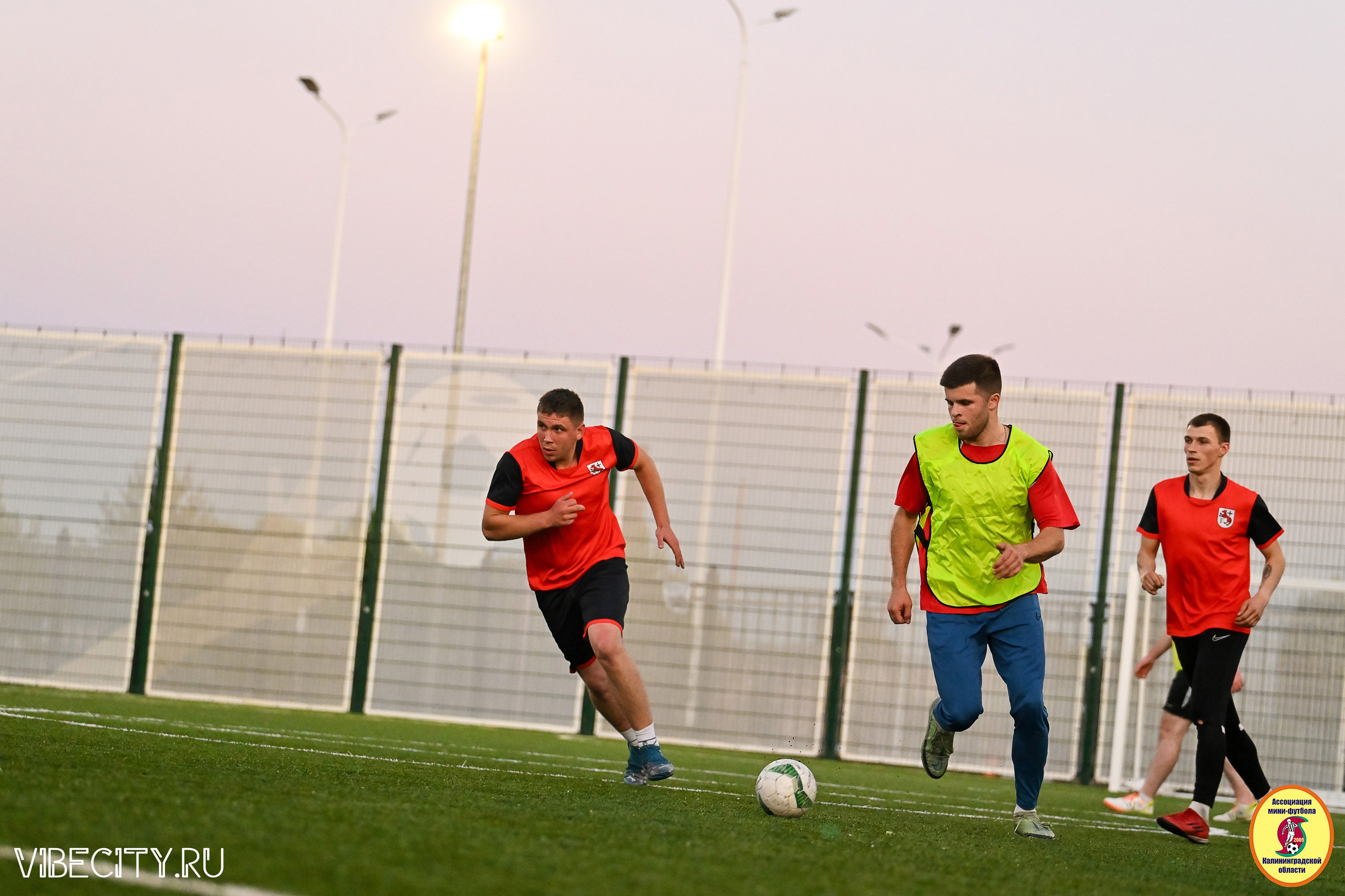 ИГРЫ МИНИ-ФУТБОЛЬНОЙ И КОРПОРАТИВНОЙ ЛИГИ. VIBECITY.RU Вайб Сити Ру Фоторепортажи Фотоотчеты Калининград