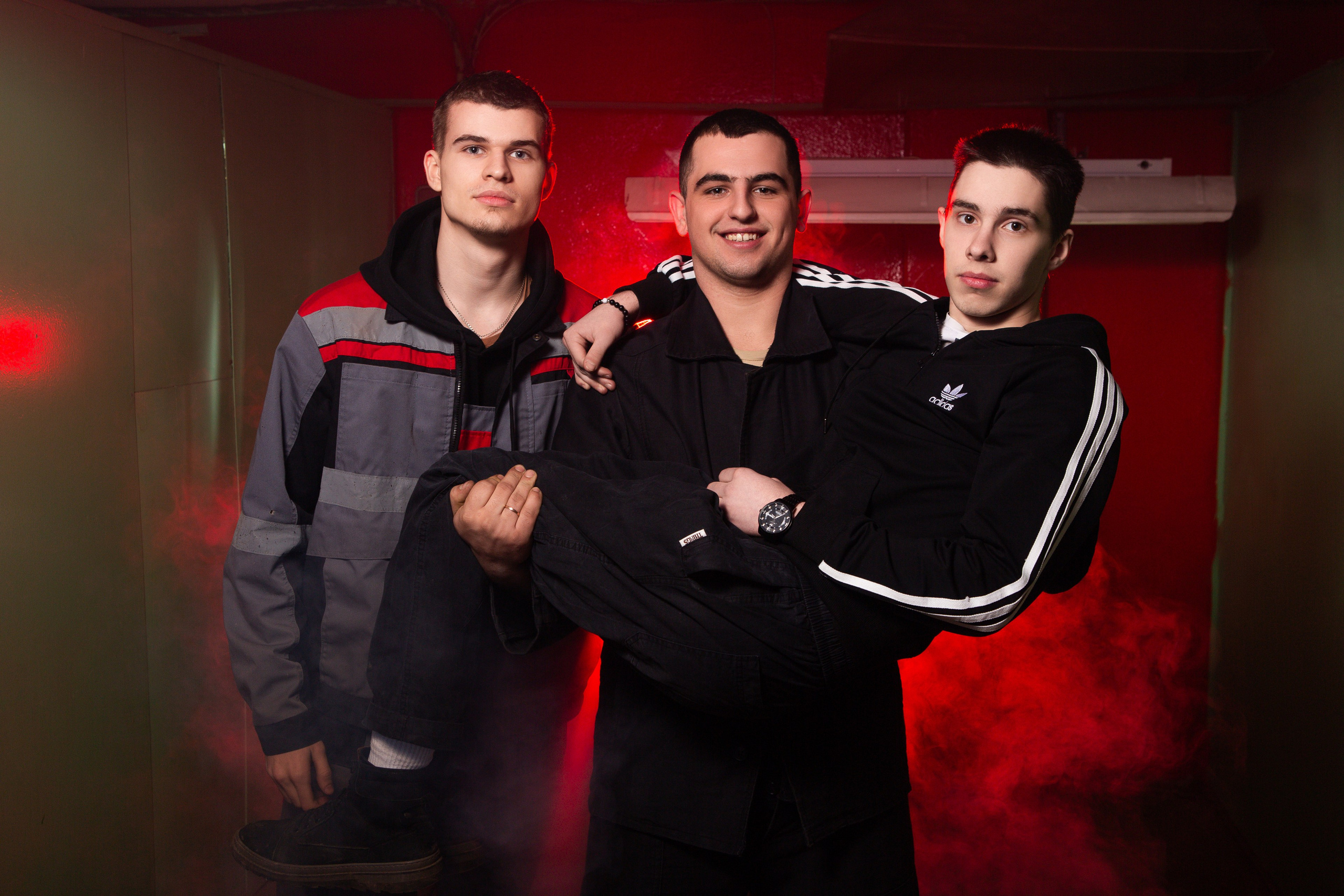 Фотосессия в Цеху для Выпускников Сварочного Производства | Твой Альбом Мценск. ТВОЙ АЛЬБОМ / ТВОИ ПРАВИЛА