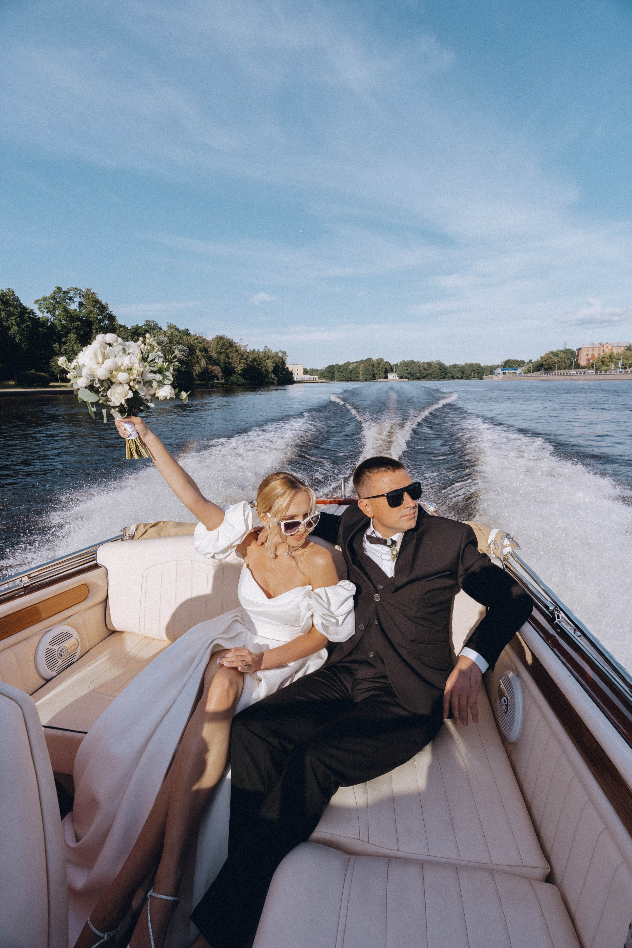СВАДЕНБНАЯ СЬЕМКА НА КАТЕРЕ ПО КАНАЛАМ САНКТ-ПЕТЕРБУРГА И В АКВАТОРИИ НЕВЫ. Профессиональный фотограф, Санкт-Петербург — Виктория Богомолова