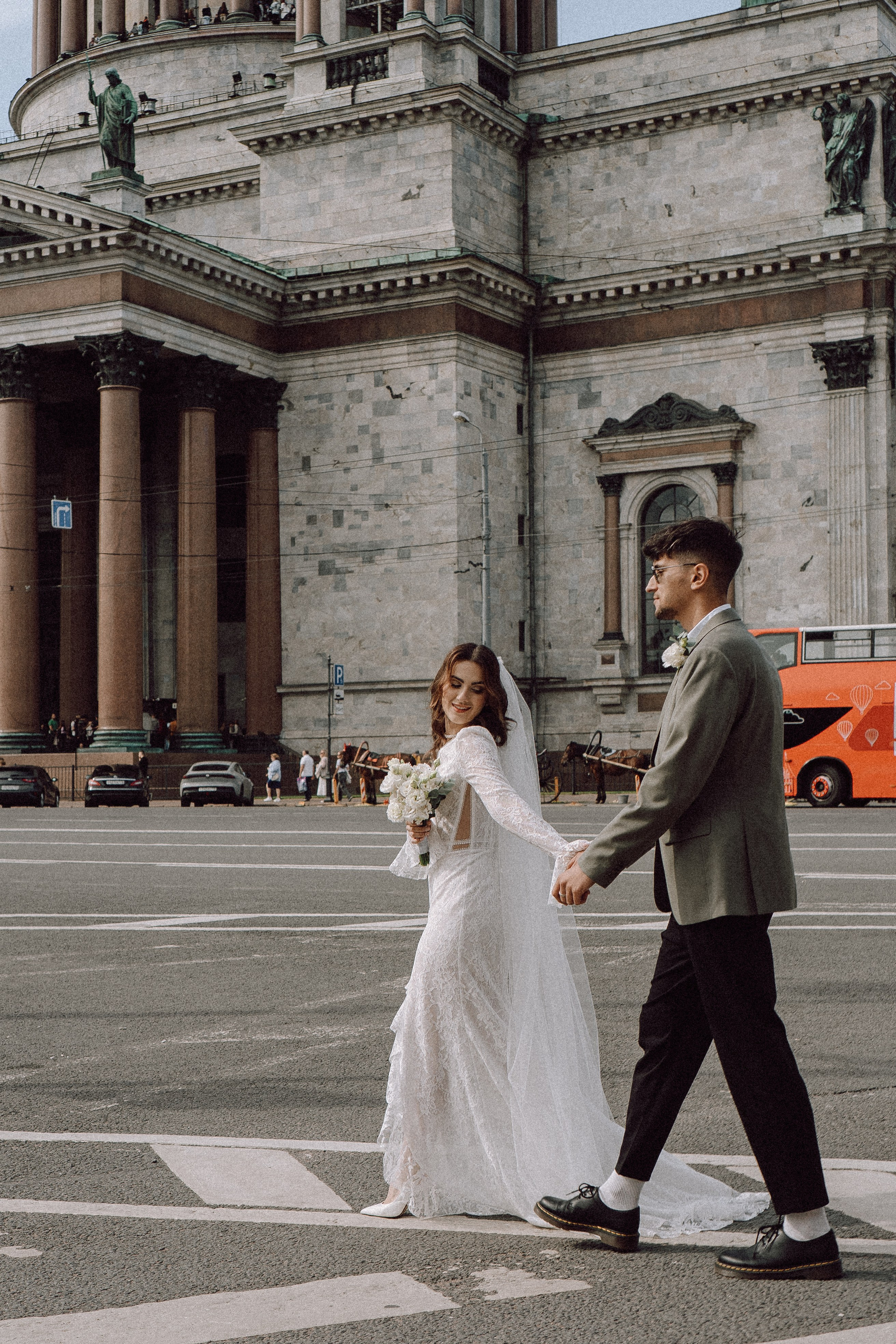 СВАДЕБНАЯ ПРОГУЛКА ВОЗЕ ИСАИКЕВСКОГО СОБОРА АСТОРИИ И ЗАКОНОДАЛЕТНОГО СОБРАНИЯ. Профессиональный фотограф, Санкт-Петербург — Виктория Богомолова