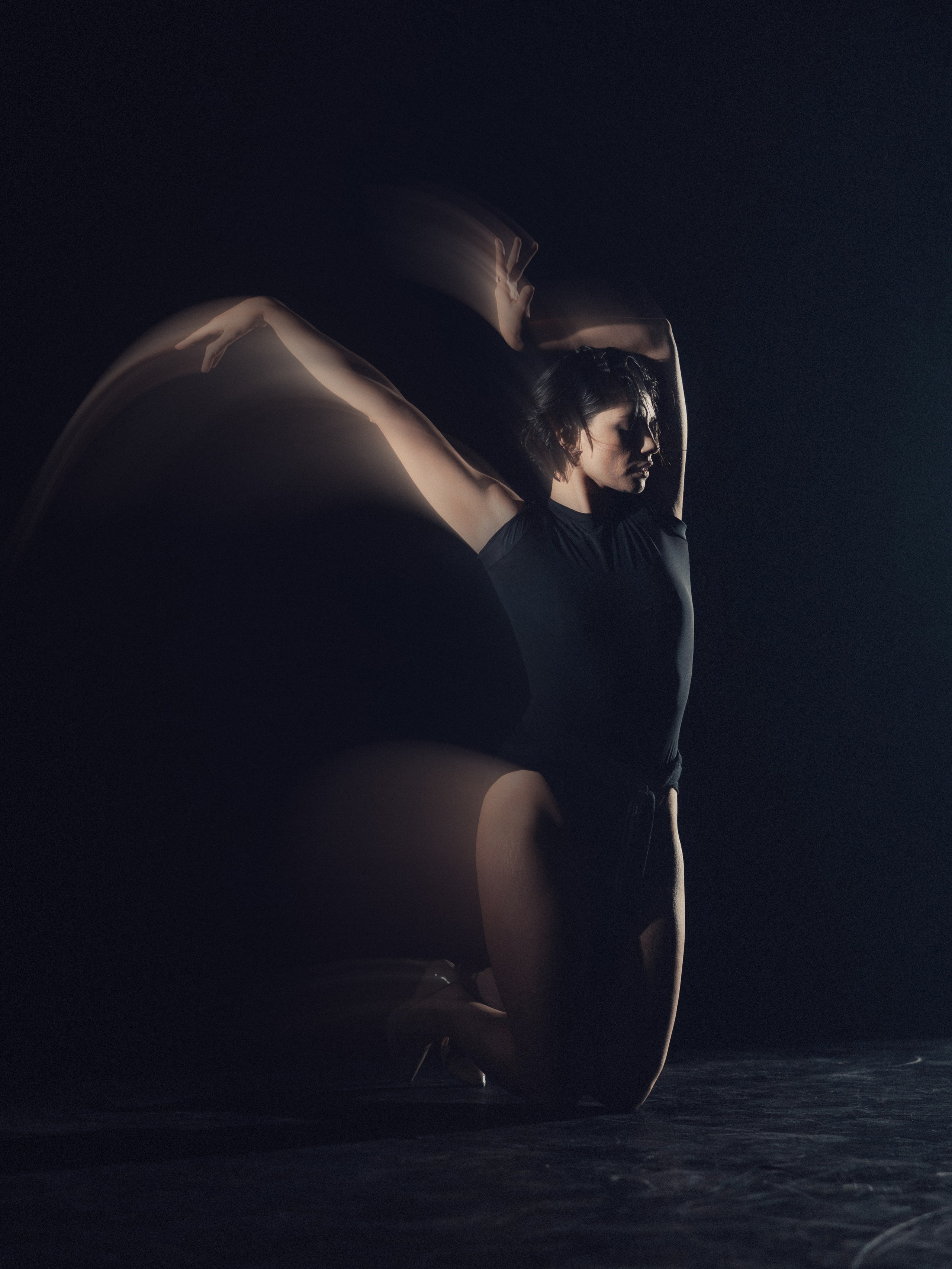 Фотосъемка в&nbsp;кинопавильоне для танцевальной группы Celebrate Yourself