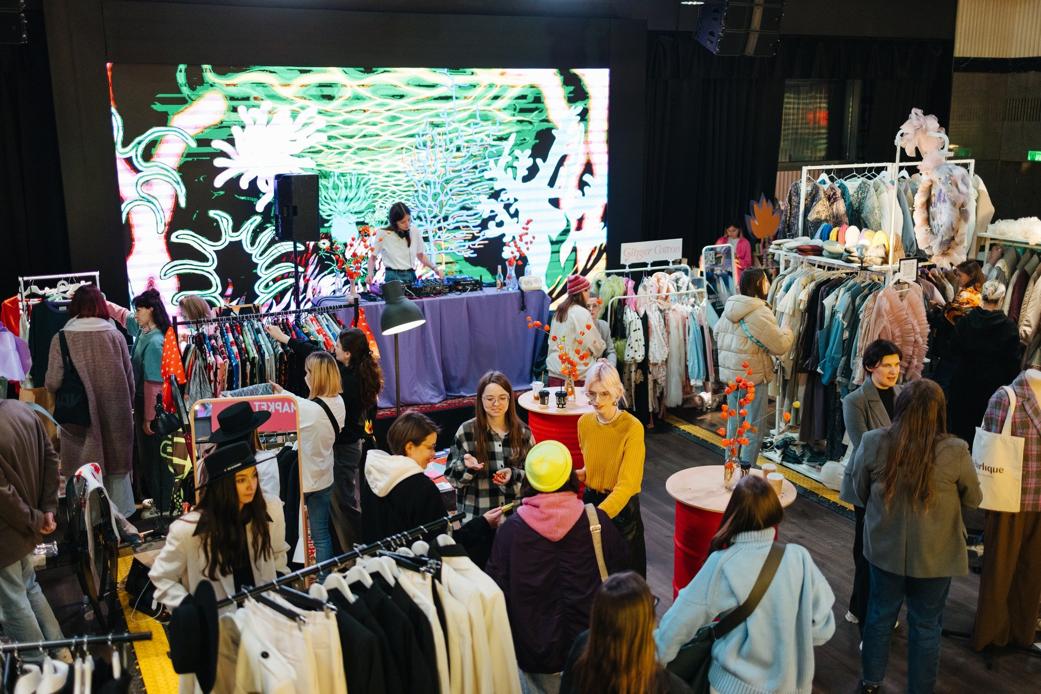 21–22 октября 2023 в Универмаге «Цветной» / фото Валерий Белобеев. Фотоотчеты «Ламбада-маркета»