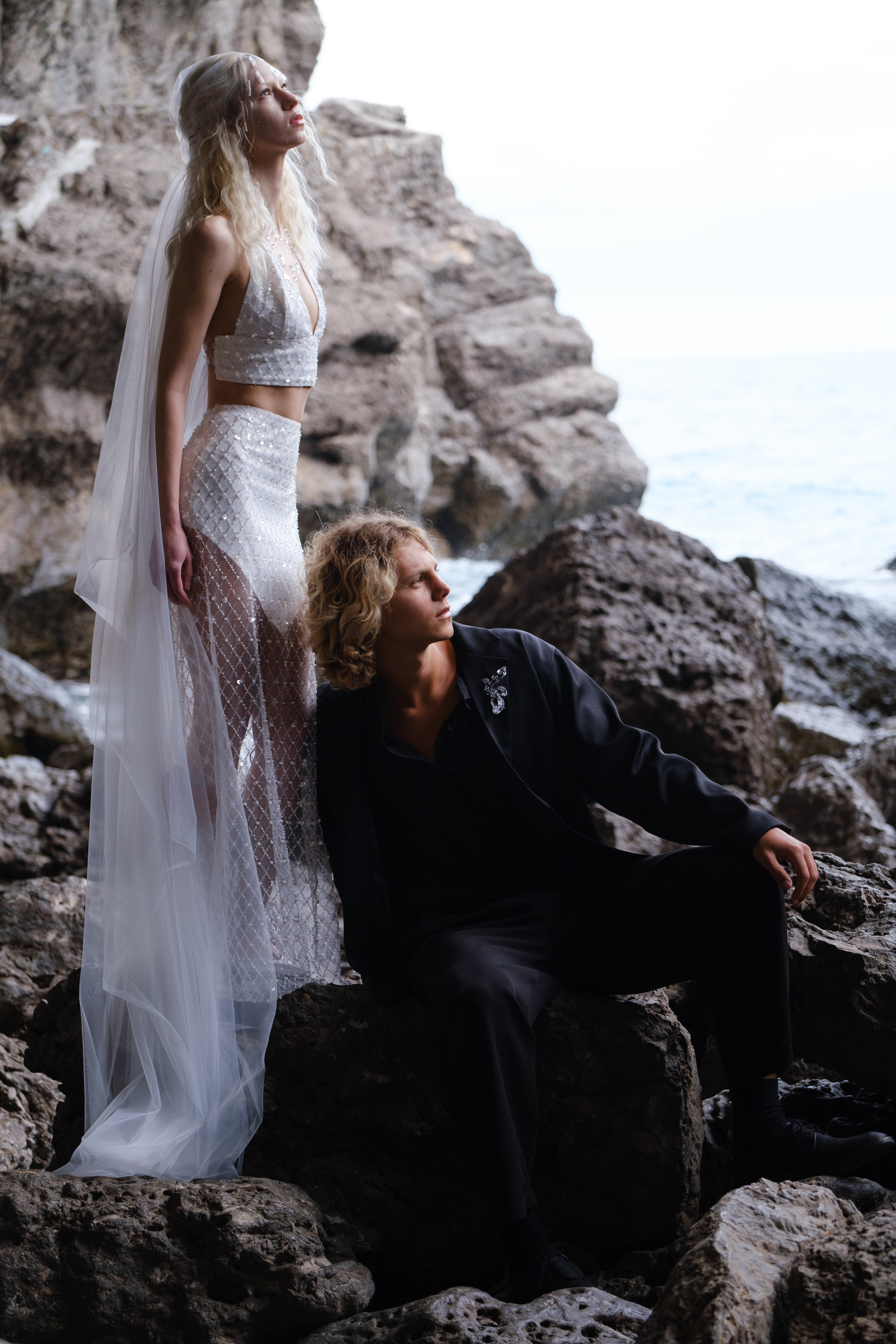 Свадебная фотосессия на Тропе Глицина Судак. Профессиональная фотосъемка в Крыму. Натуральные эмоции и живые кадры. Забронируйте дату прямо сейчас!