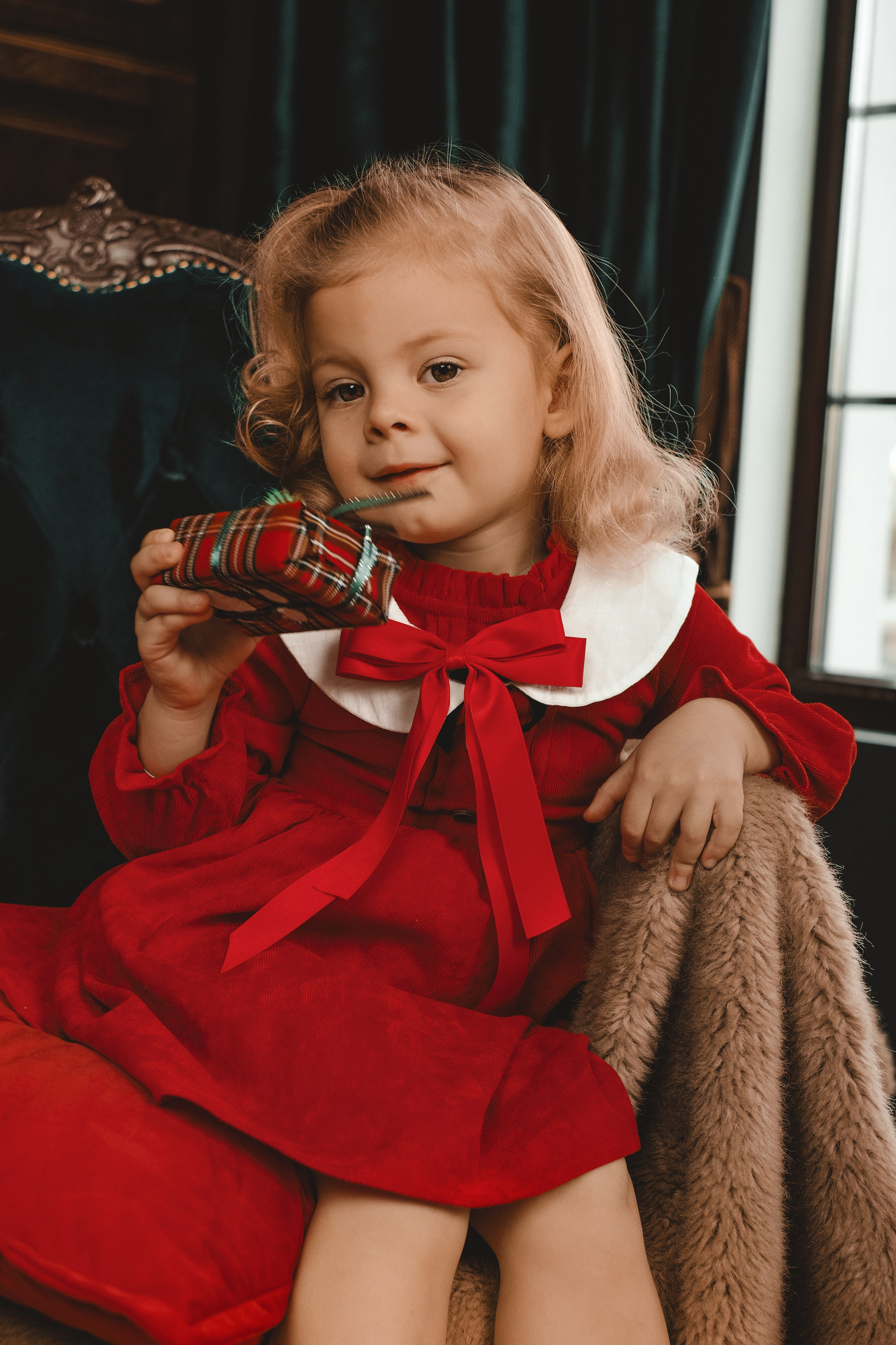 Новогодняя фотосессия, дочь и мама, любимые кадры, красота. Профессиональная фотосъемка в Крыму. Натуральные эмоции и живые кадры. Забронируйте дату прямо сейчас!