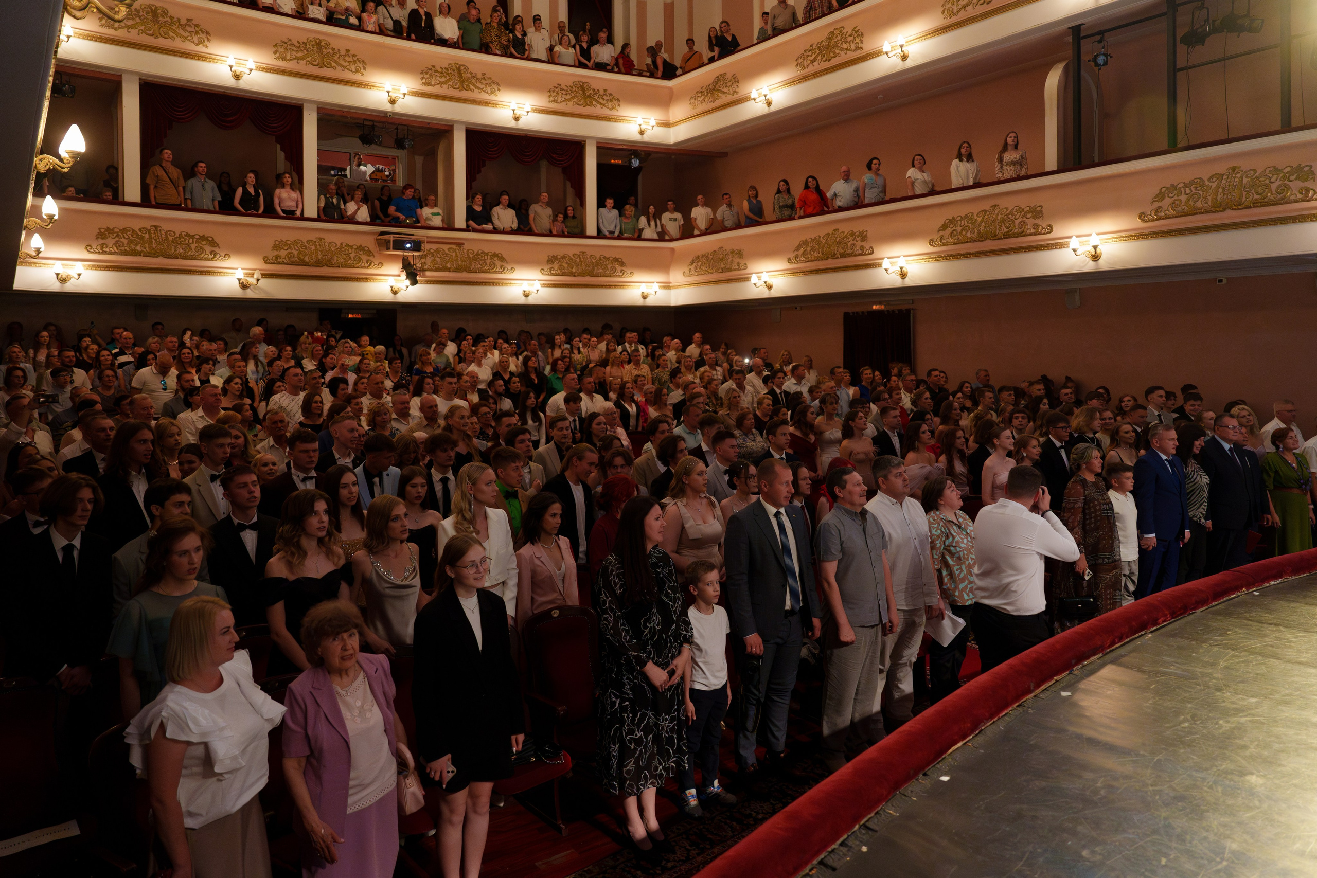 Выпускной Гимназия 7. Свадебный и репортажный фотограф Элина Козырьянова