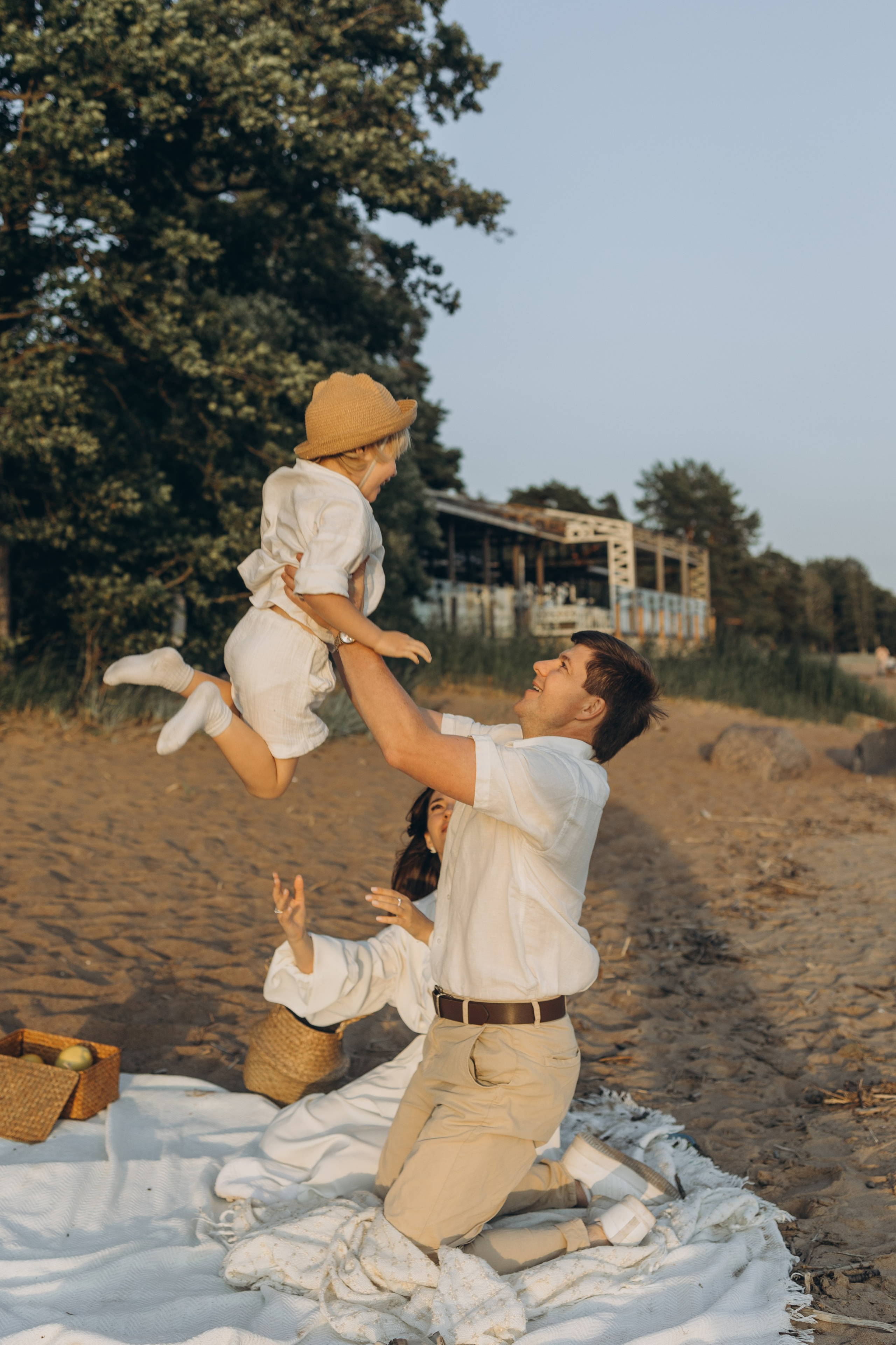 Эмилия, Дмитрий и Демид на Финском заливе. Семейный фотограф в Москве Виктория Ястребинская