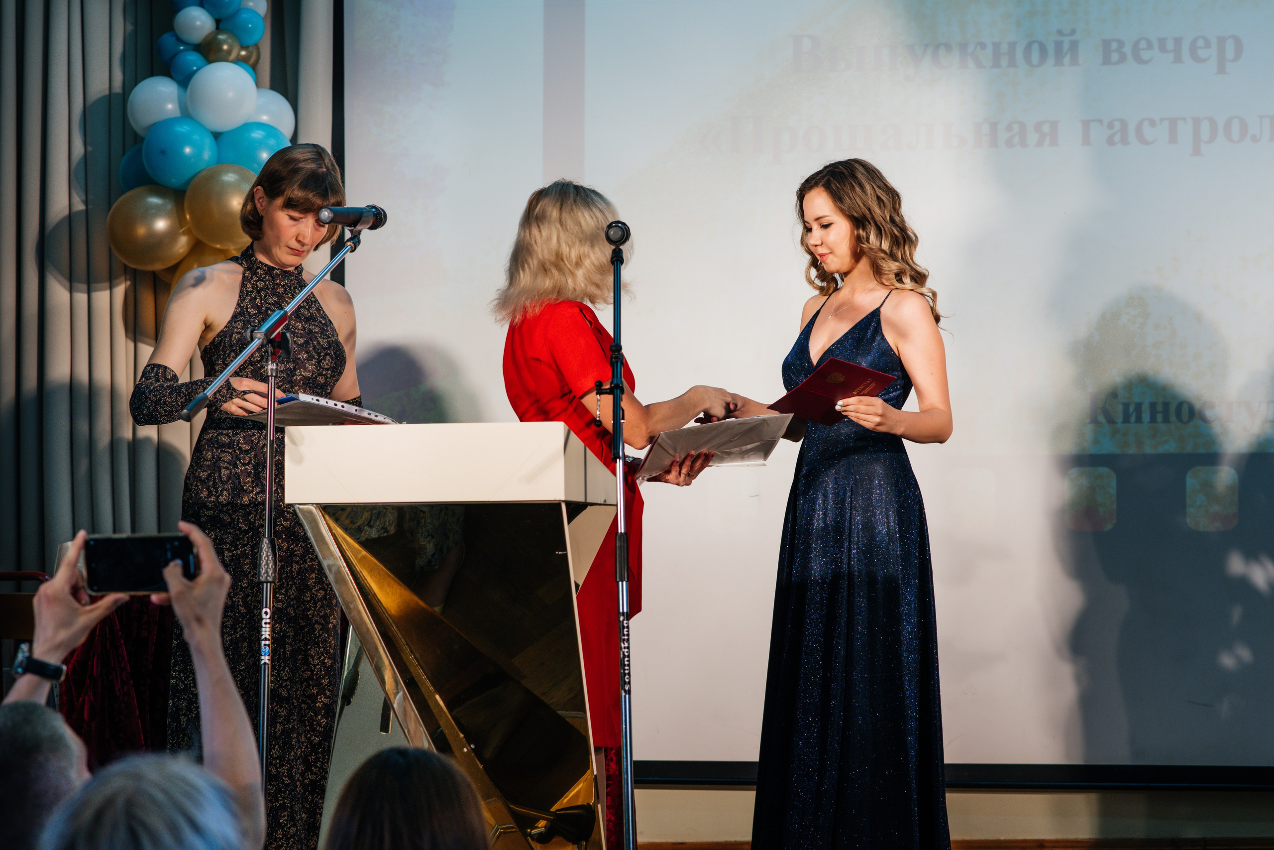 Вручение аттестатов. Выпускные альбомы в Подольске Москве и МО