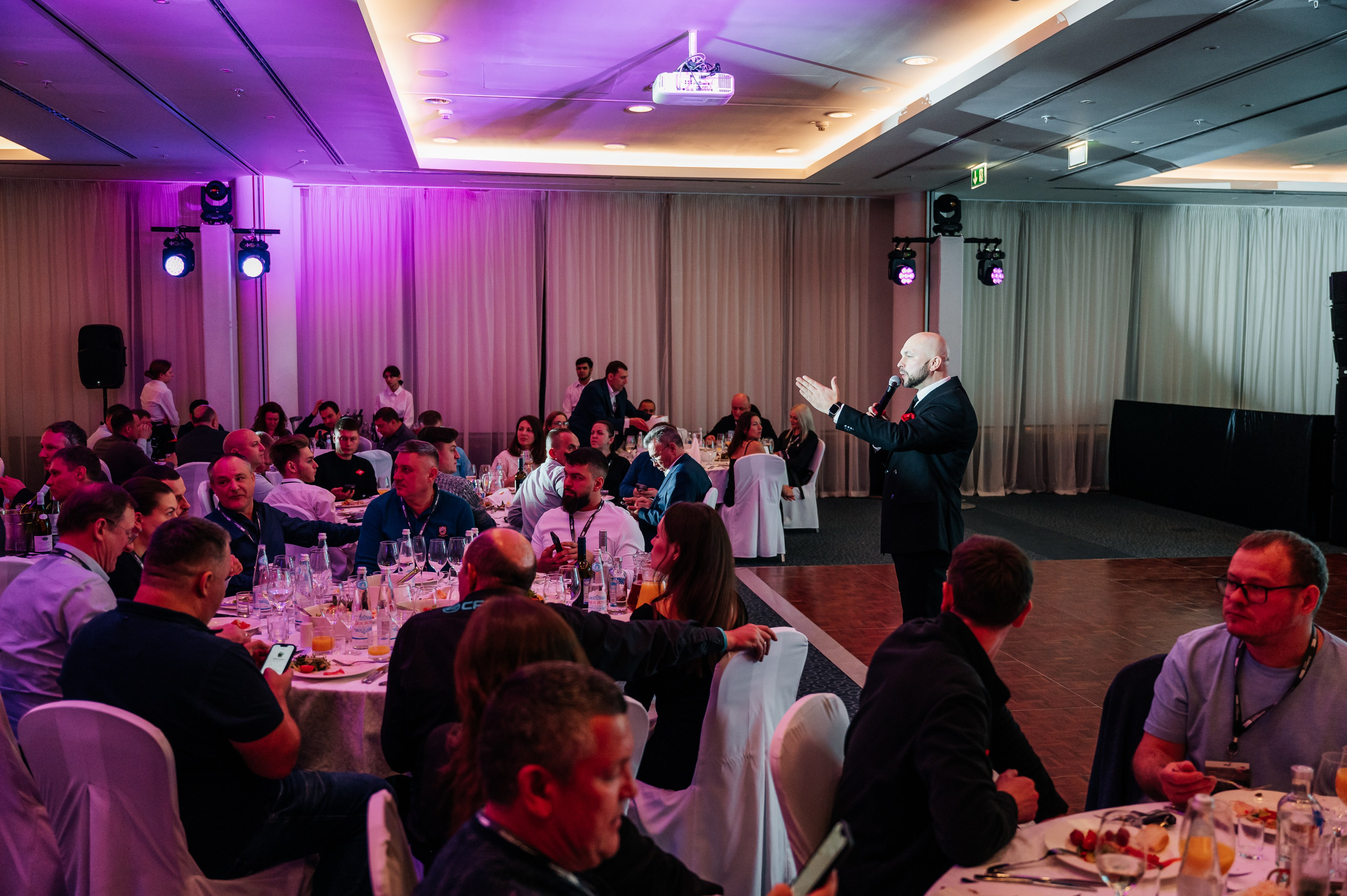 Конференция дилеров. Фотограф Дмитрий Сермяжко