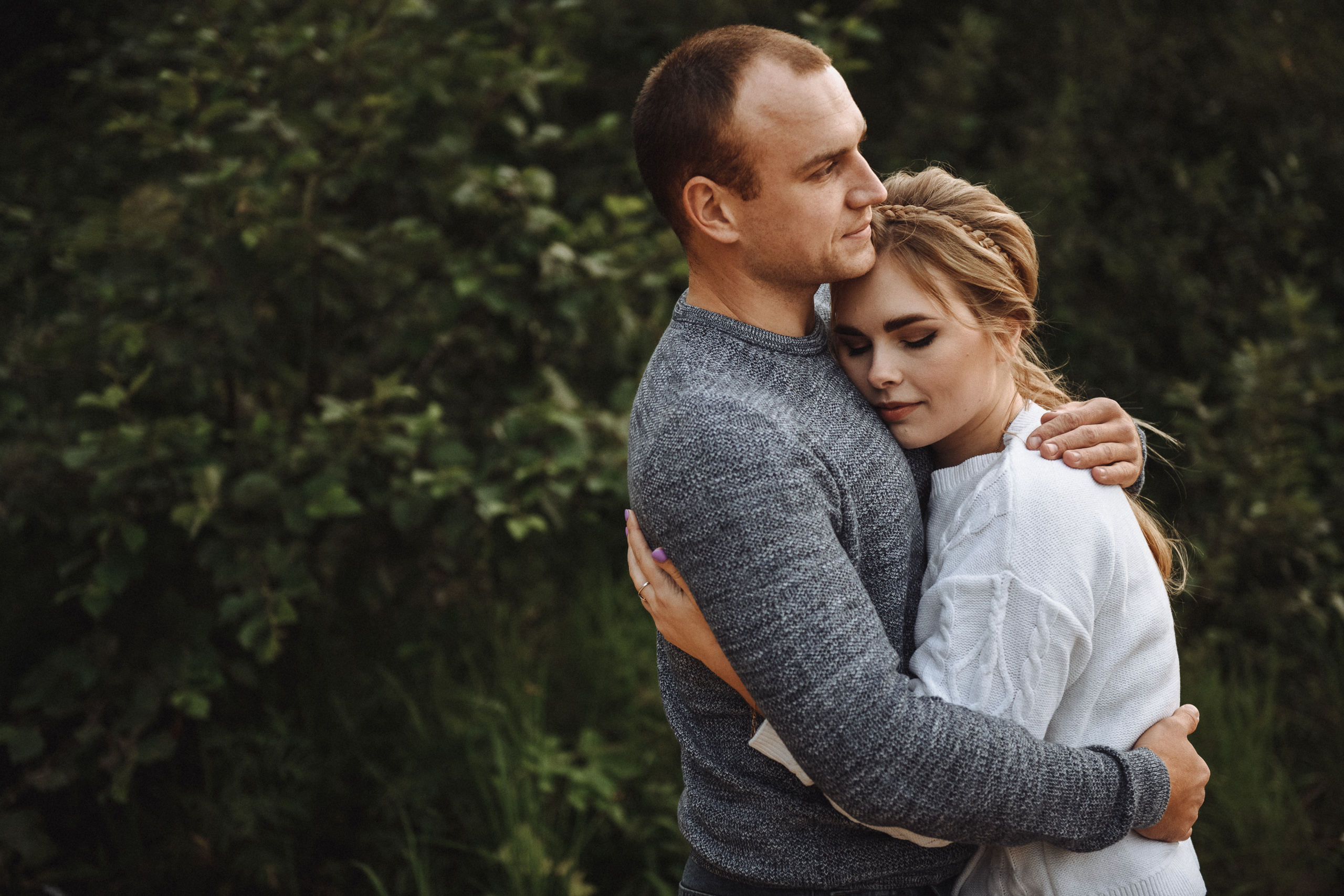 Чувственная фотосессия в лесу. Свадебный и семейный фотограф в Котласе Никита Попов