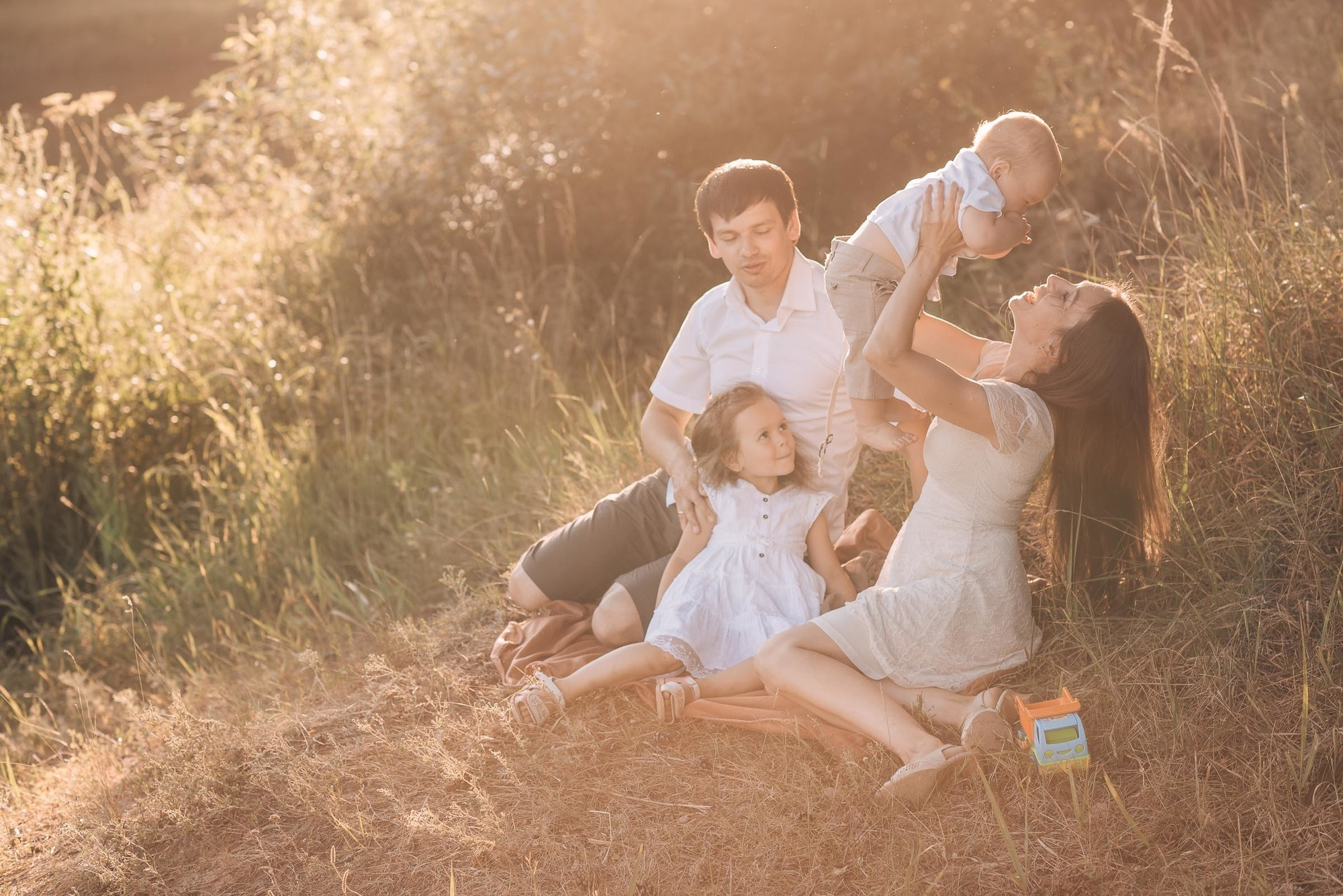 Замечательная семья на прогулки. Свадебный и семейный фотограф в Котласе Никита Попов