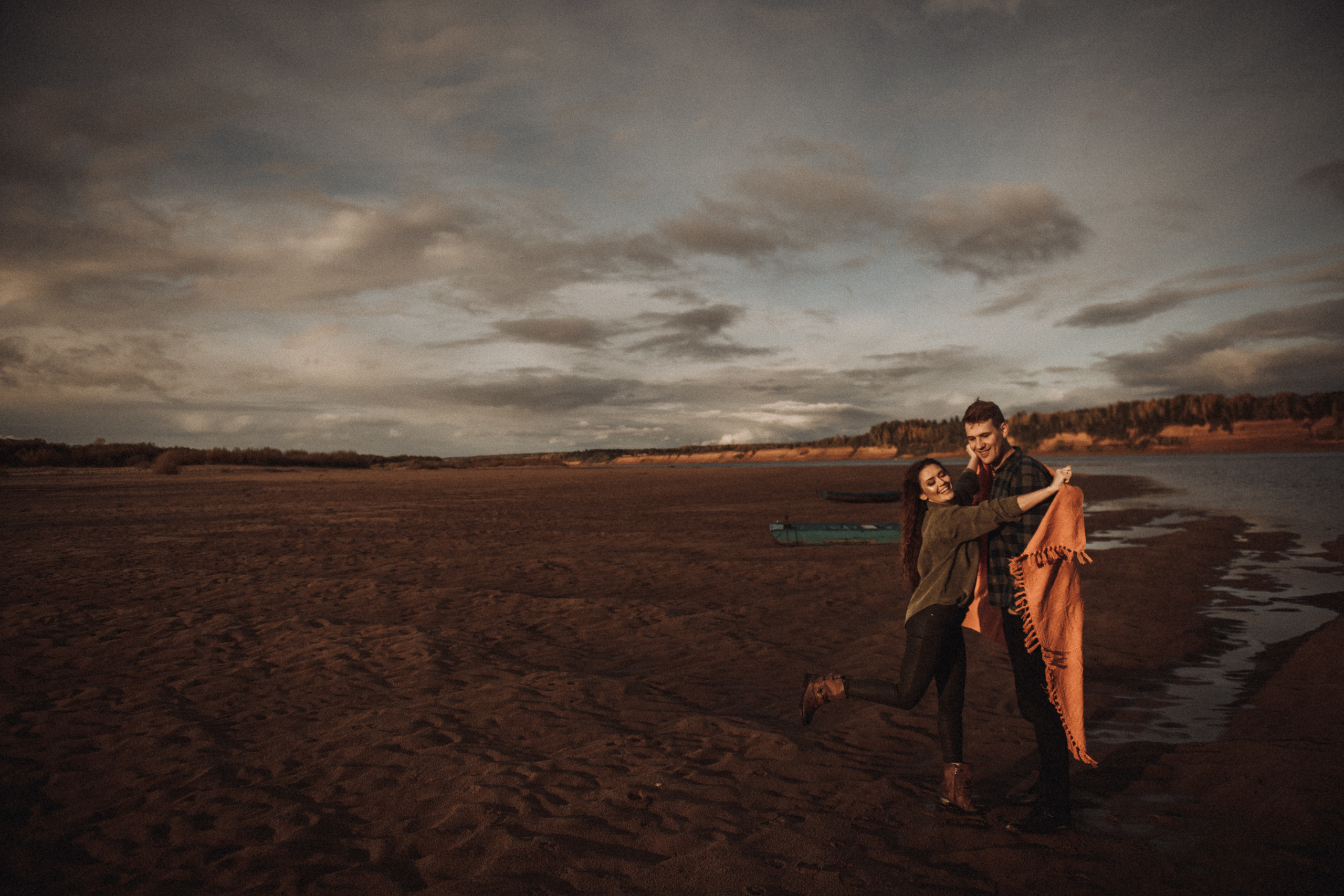 Эмоциональная прогулка на природе. Свадебный и семейный фотограф в Котласе Никита Попов