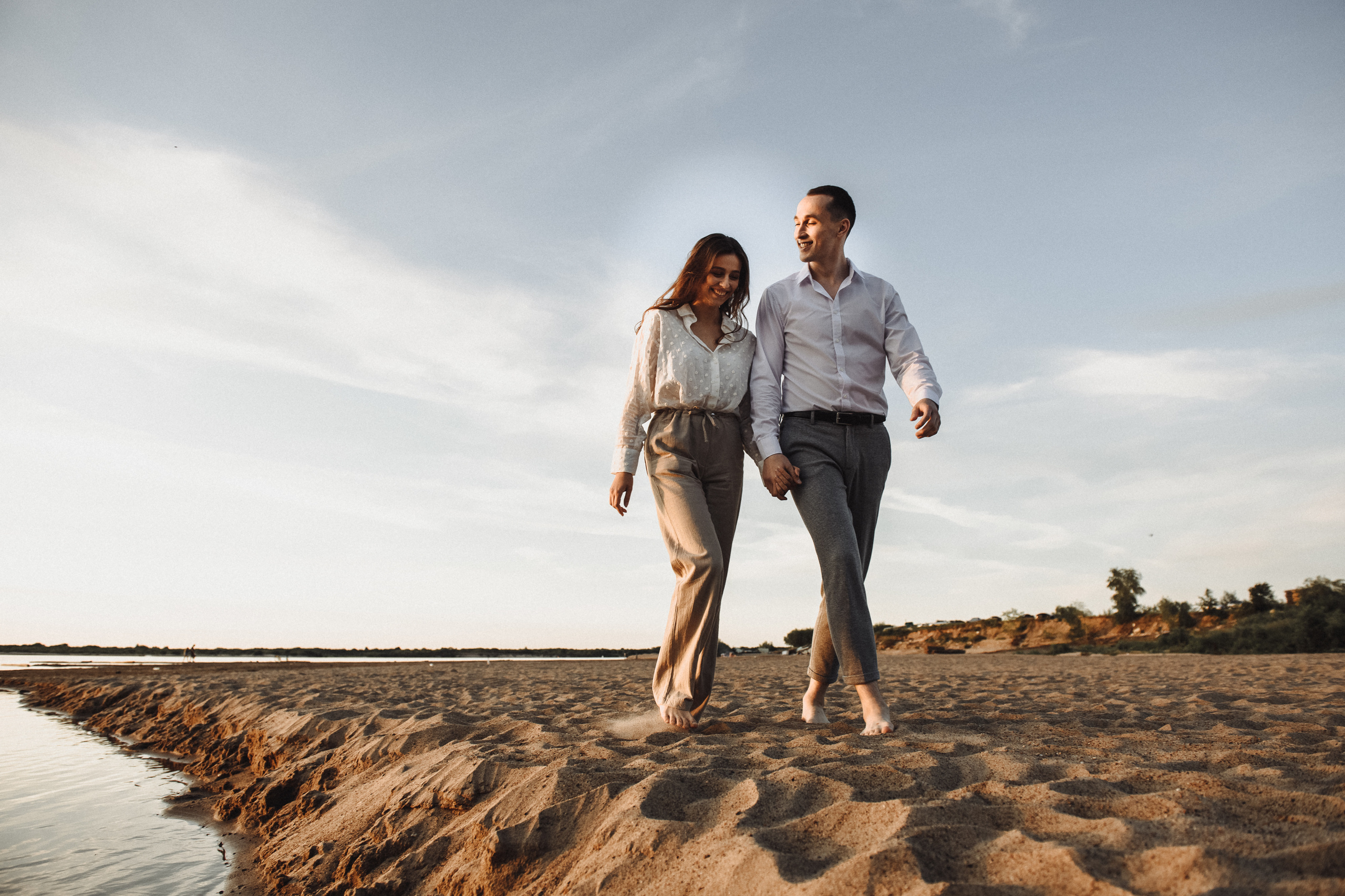 Прогулка по пляжу на закате. Свадебный и семейный фотограф в Котласе Никита Попов