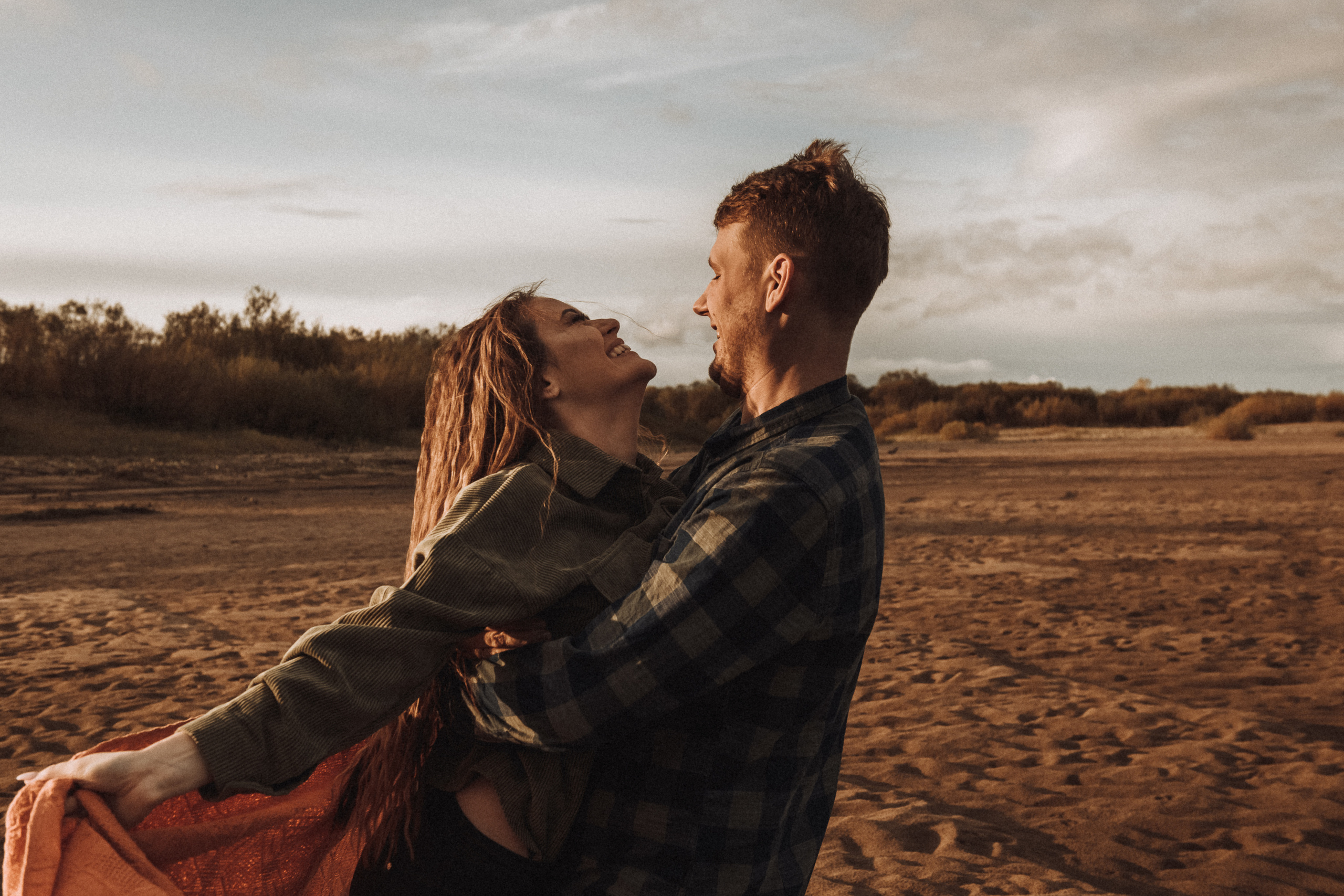 Эмоциональная прогулка на природе. Свадебный и семейный фотограф в Котласе Никита Попов