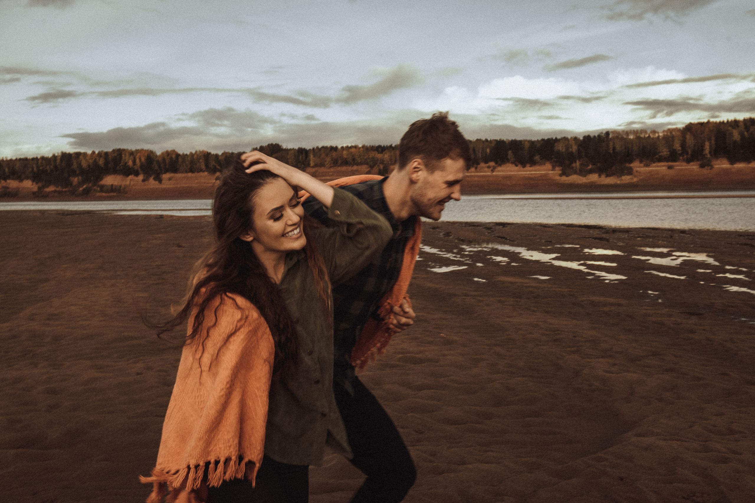 Эмоциональная прогулка на природе. Свадебный и семейный фотограф в Котласе Никита Попов