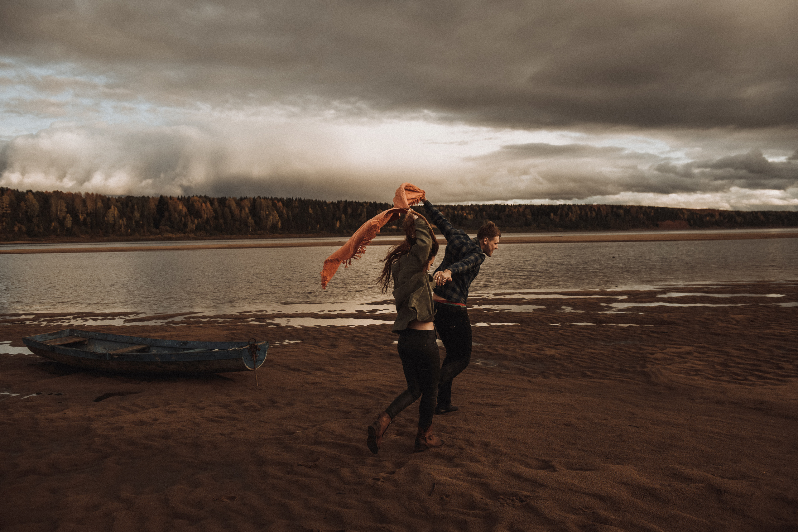 Эмоциональная прогулка на природе. Свадебный и семейный фотограф в Котласе Никита Попов