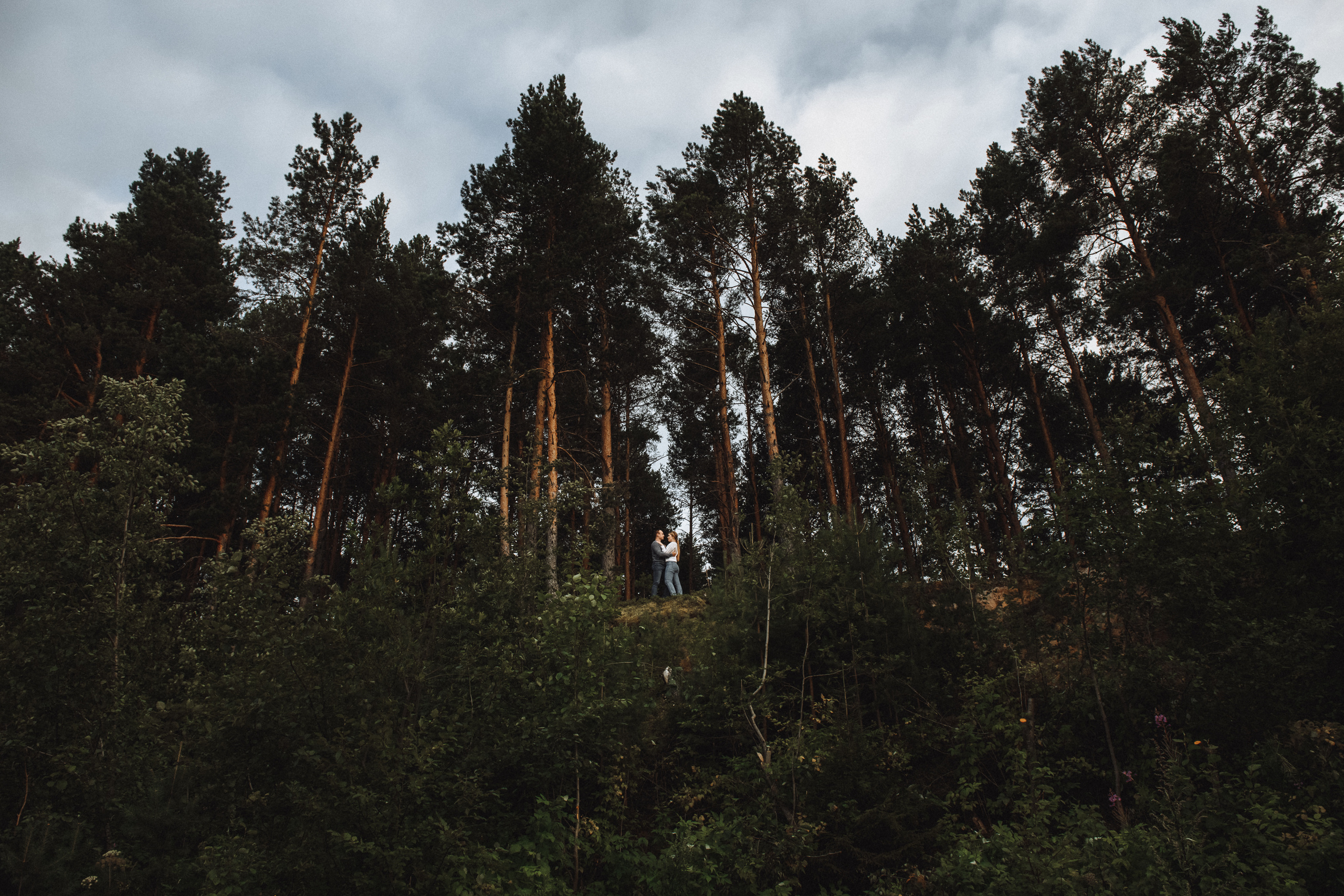 Чувственная фотосессия в лесу. Свадебный и семейный фотограф в Котласе Никита Попов