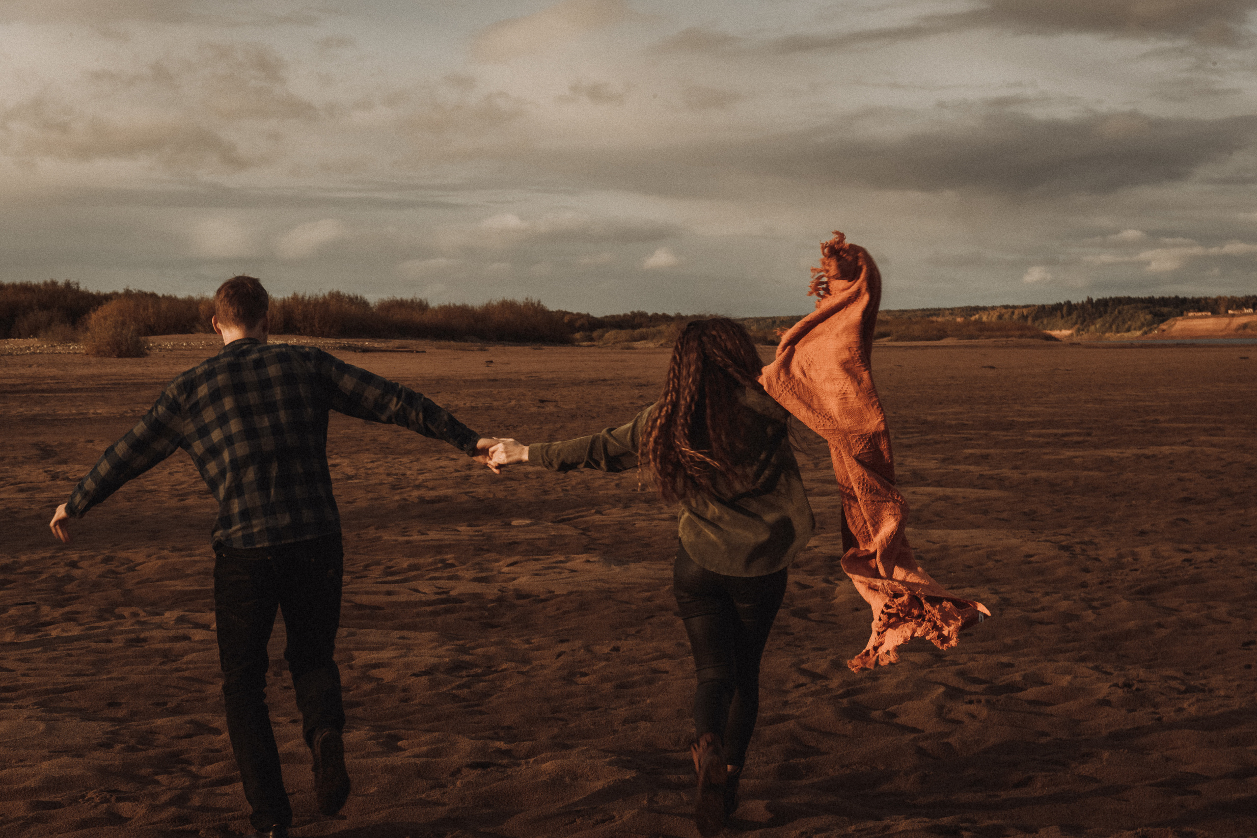 Эмоциональная прогулка на природе. Свадебный и семейный фотограф в Котласе Никита Попов