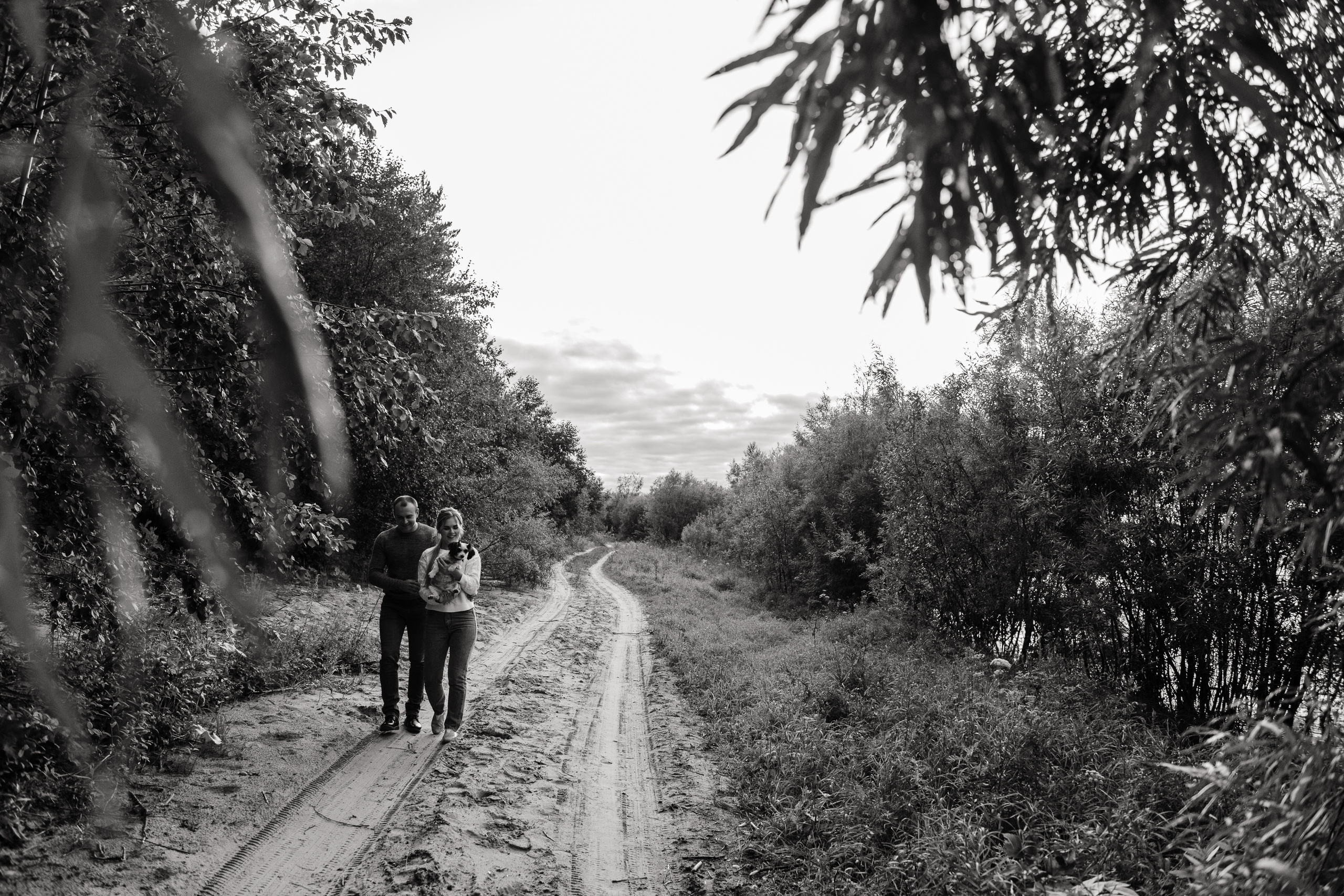 Чувственная фотосессия в лесу. Свадебный и семейный фотограф в Котласе Никита Попов