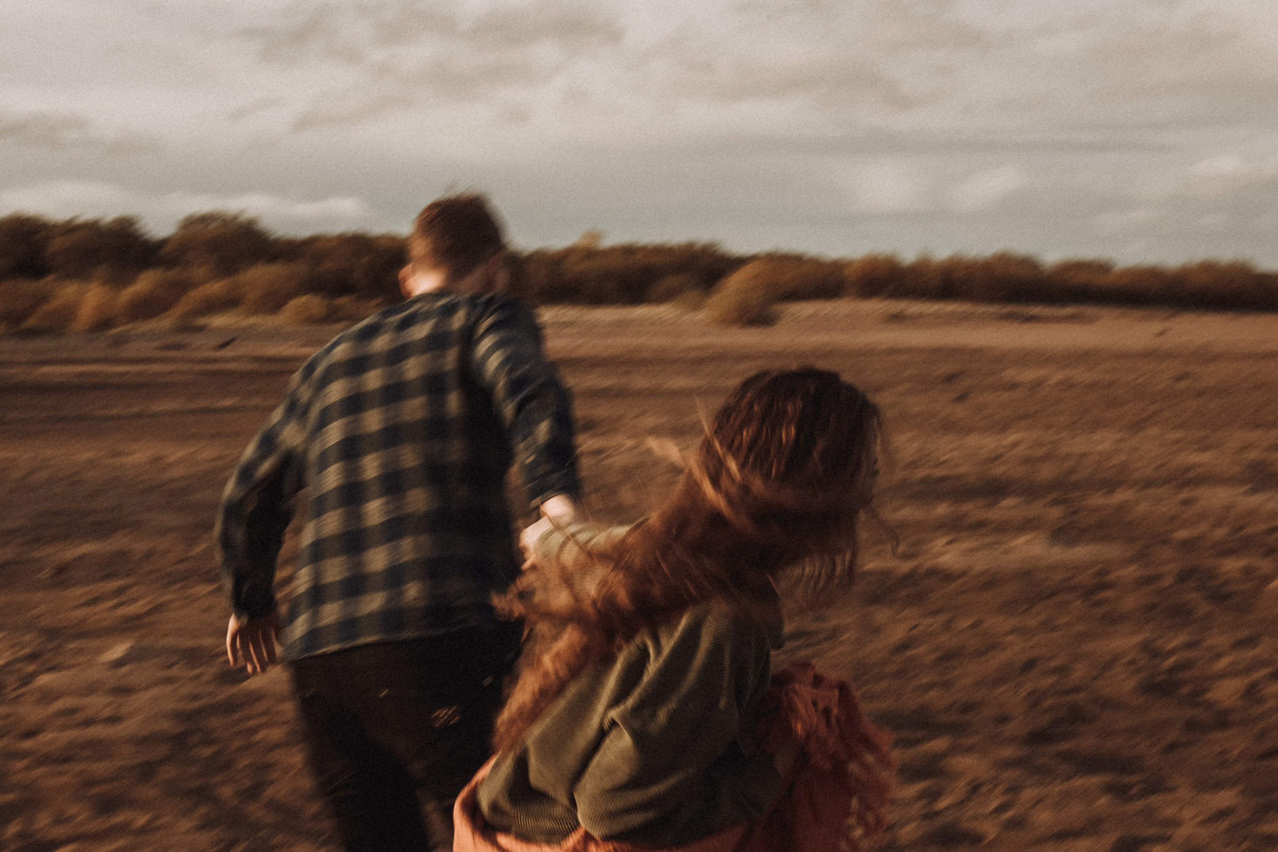 Эмоциональная прогулка на природе. Свадебный и семейный фотограф в Котласе Никита Попов