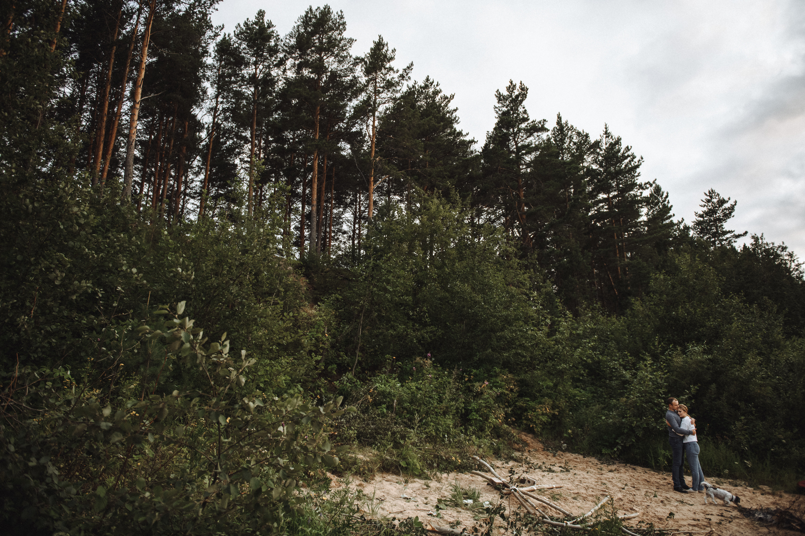 Чувственная фотосессия в лесу. Свадебный и семейный фотограф в Котласе Никита Попов