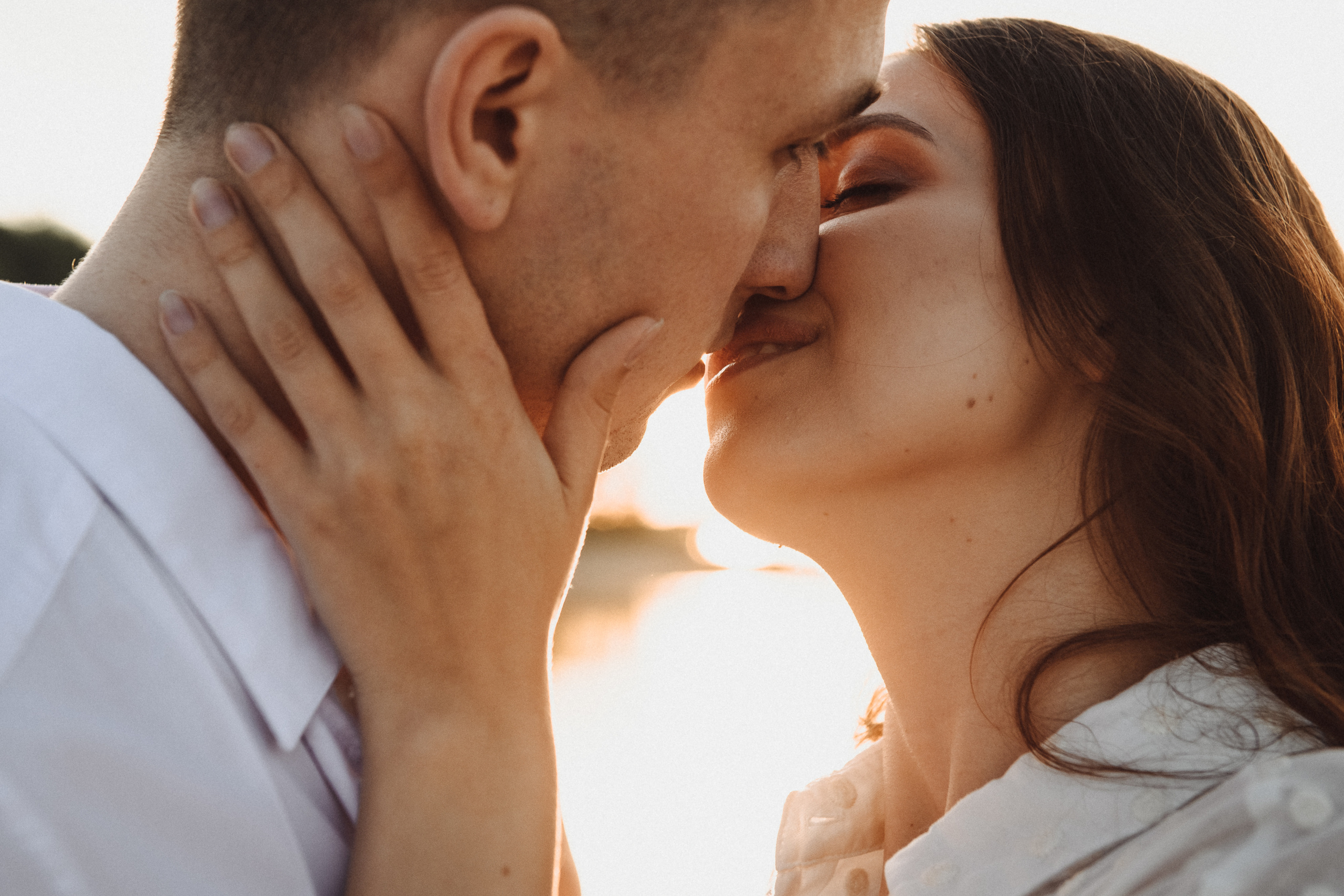 Прогулка по пляжу на закате. Свадебный и семейный фотограф в Котласе Никита Попов