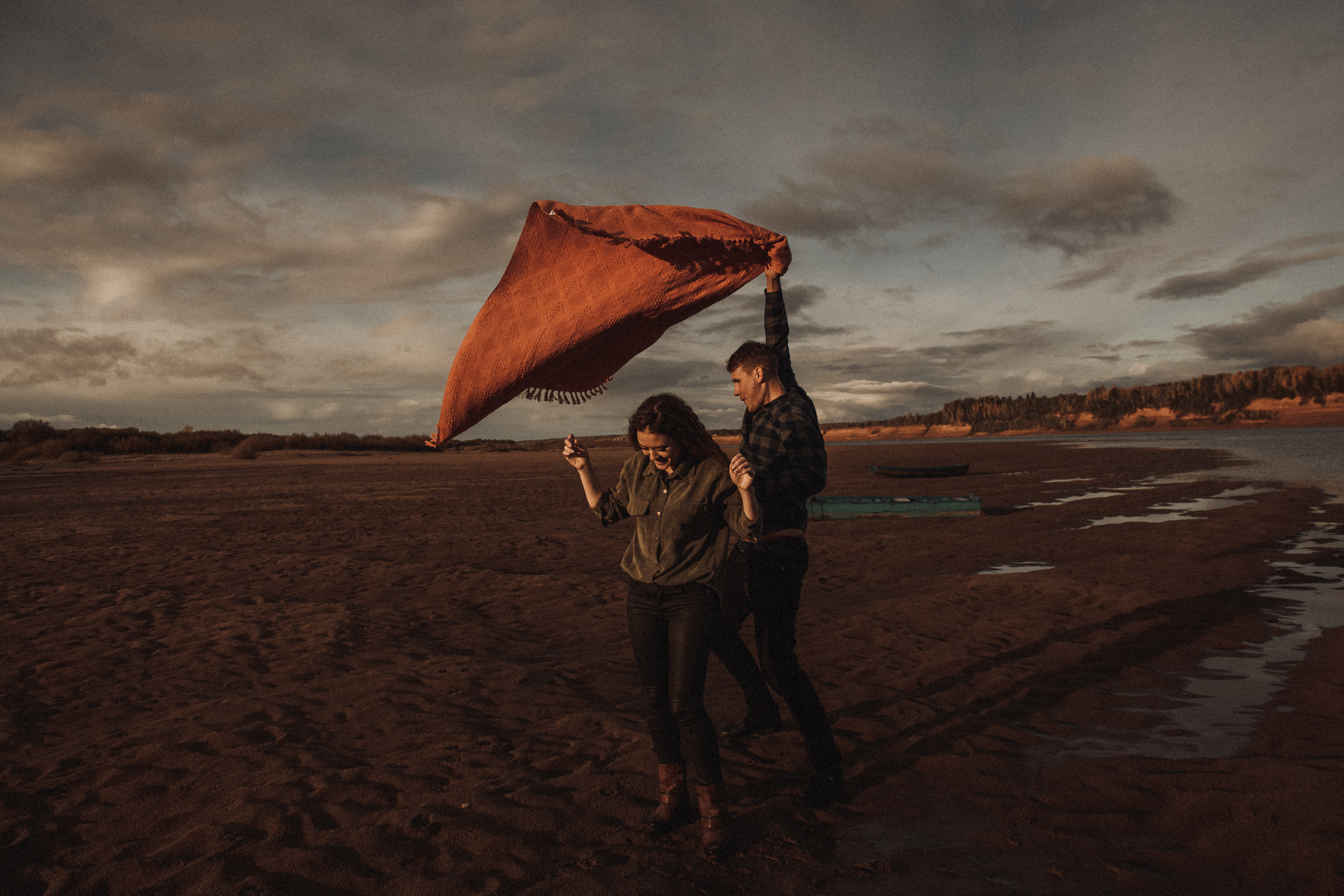 Эмоциональная прогулка на природе. Свадебный и семейный фотограф в Котласе Никита Попов