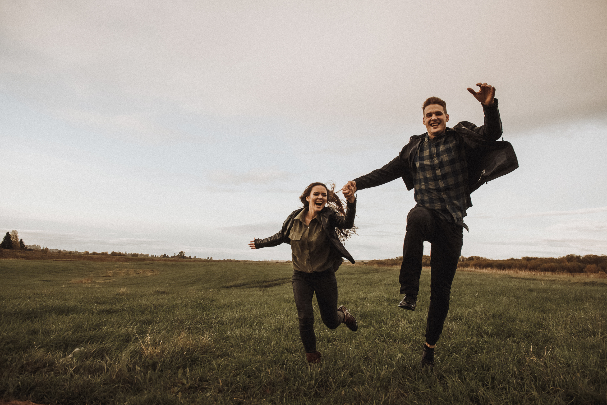 Эмоциональная прогулка на природе. Свадебный и семейный фотограф в Котласе Никита Попов