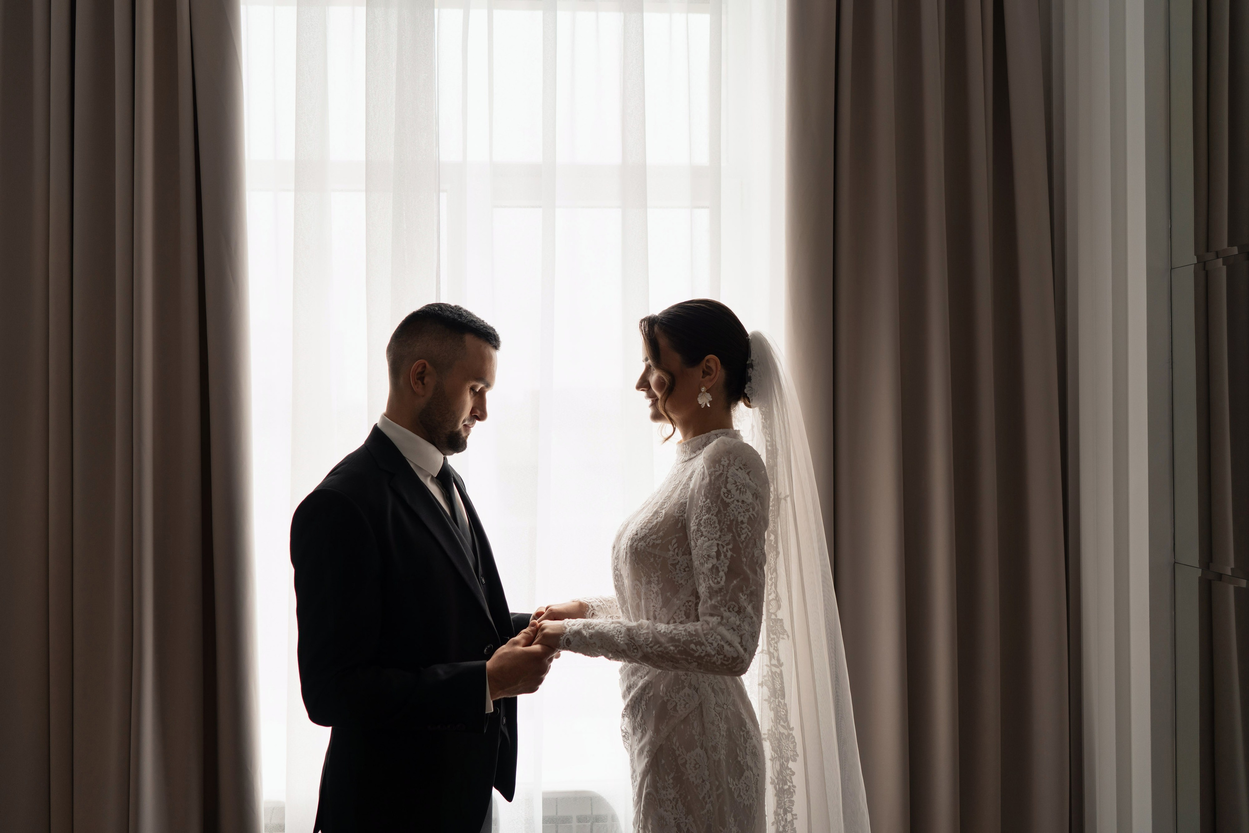 Свадебная фотосессия в интерьере, студия. Главная